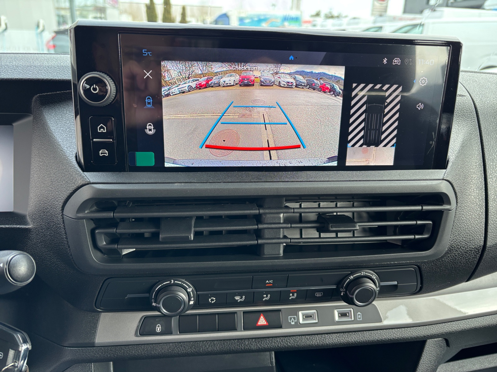 PEUGEOT Expert 2.0 BlueHDi 145 S&S Vertiefte Kabine Long-image-12