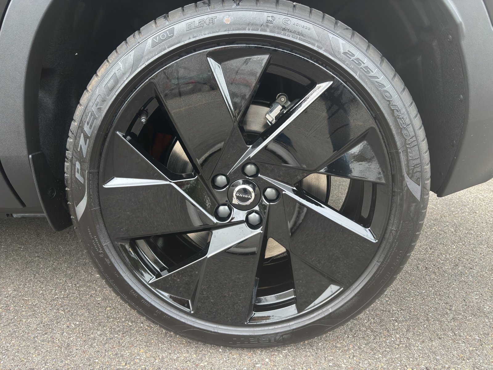 VOLVO EX40 Twin Black Edition AWD-image-15