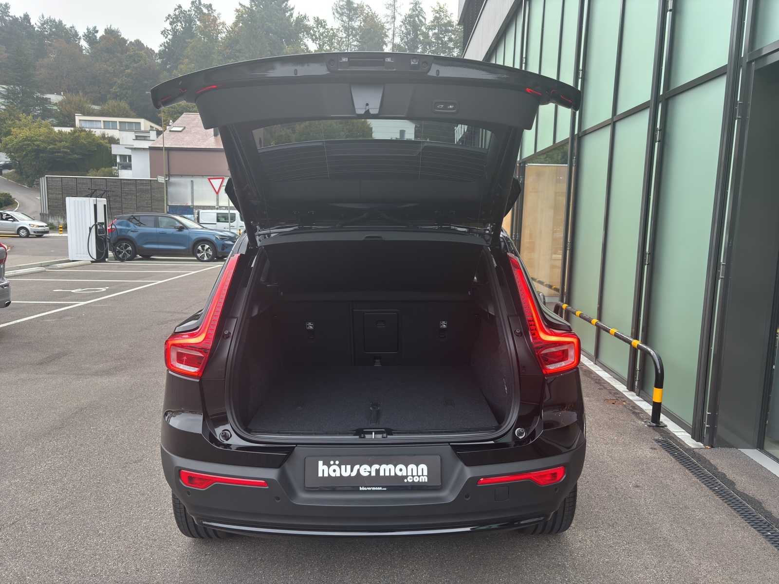 VOLVO EX40 Twin Black Edition AWD-image-11