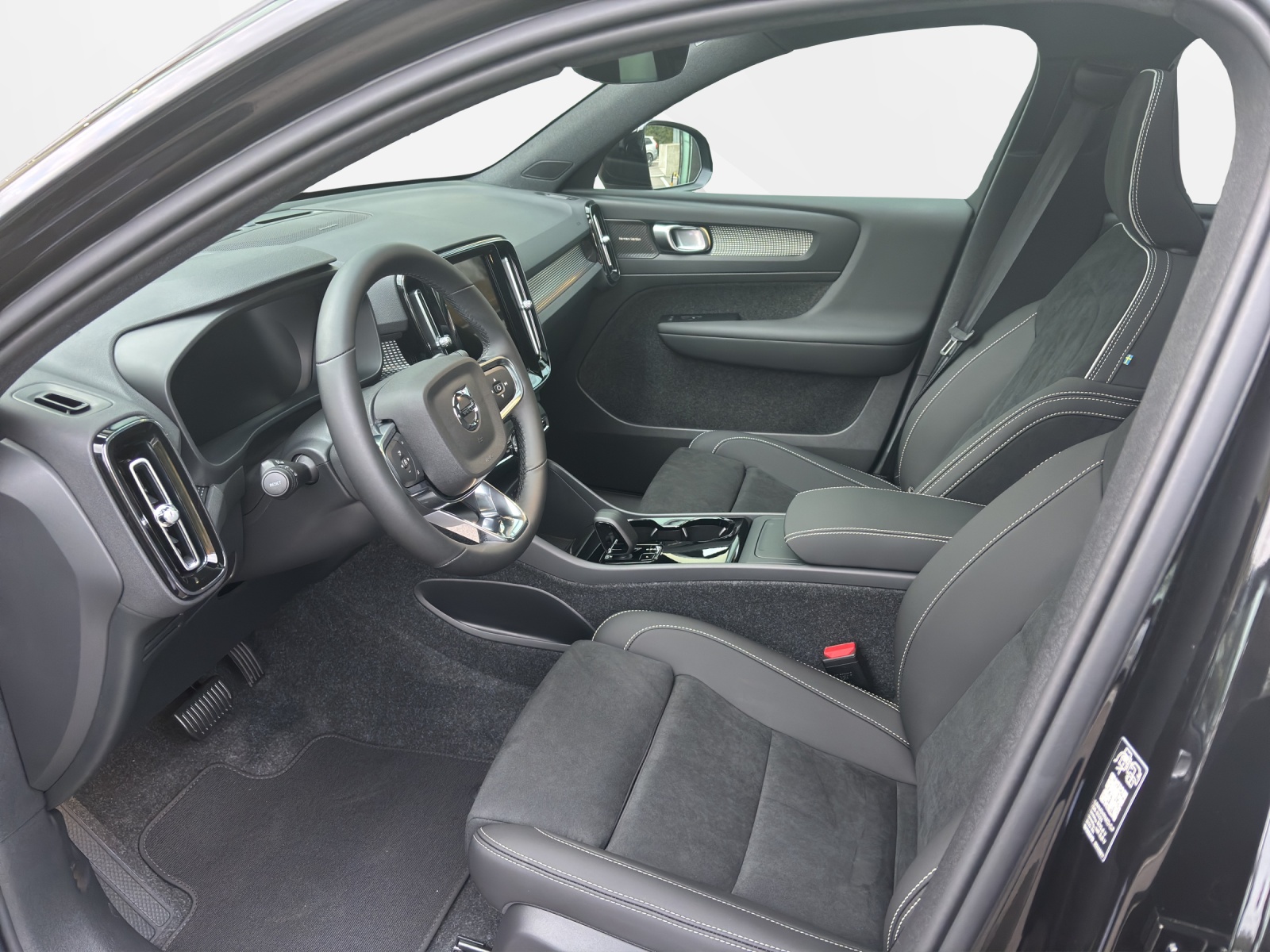 VOLVO EX40 Twin Black Edition AWD-showroom-element-3