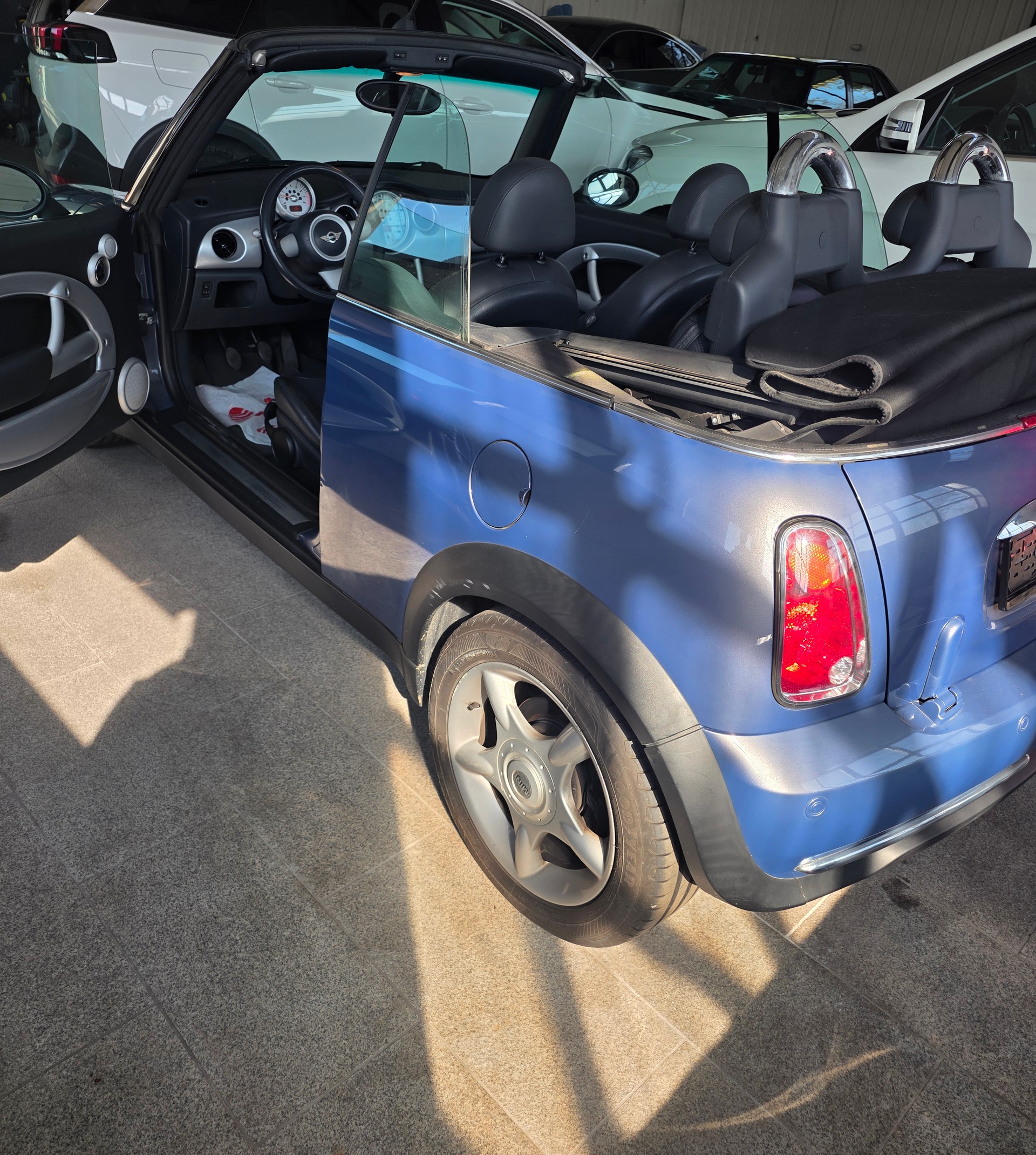 MINI Cooper Cabriolet-image-9