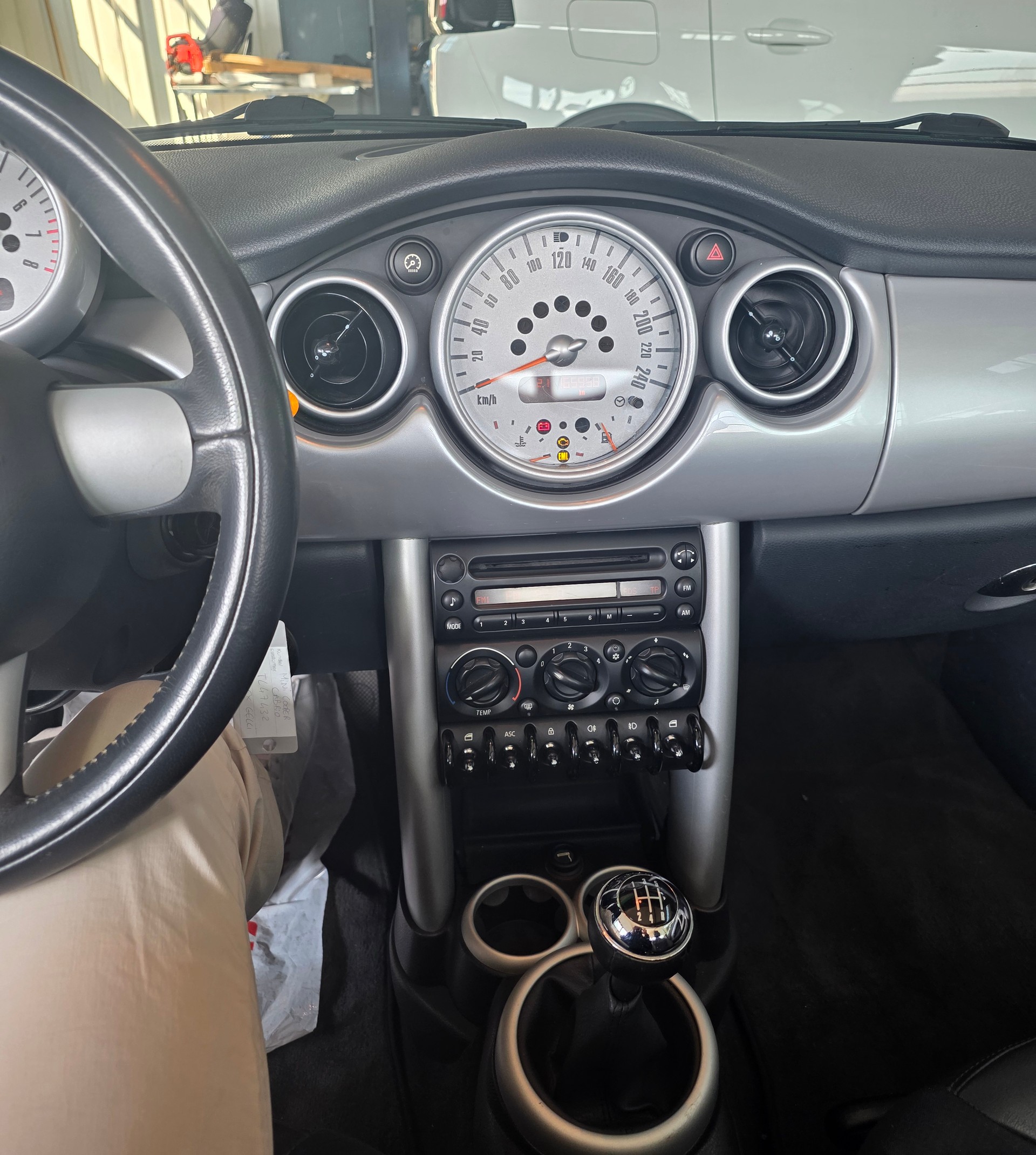 MINI Cooper Cabriolet-image-14