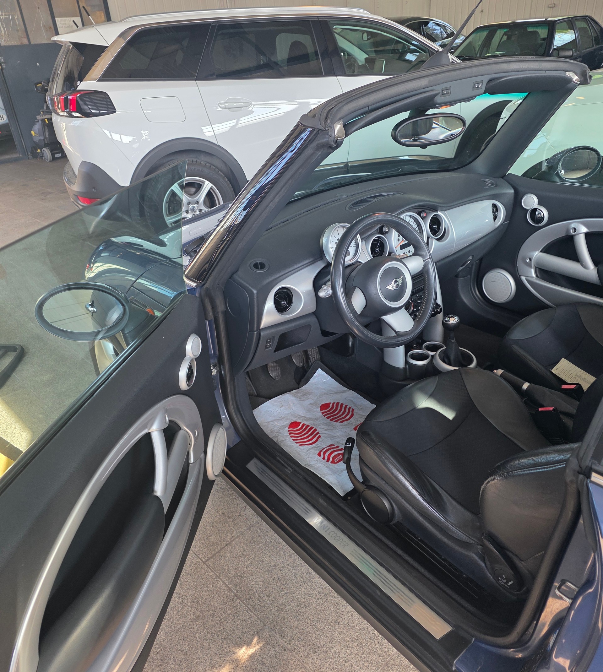MINI Cooper Cabriolet-image-3
