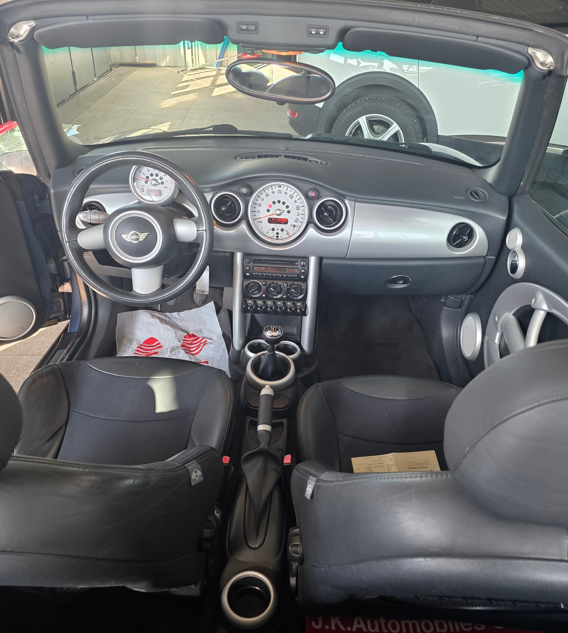 MINI Cooper Cabriolet-image-1