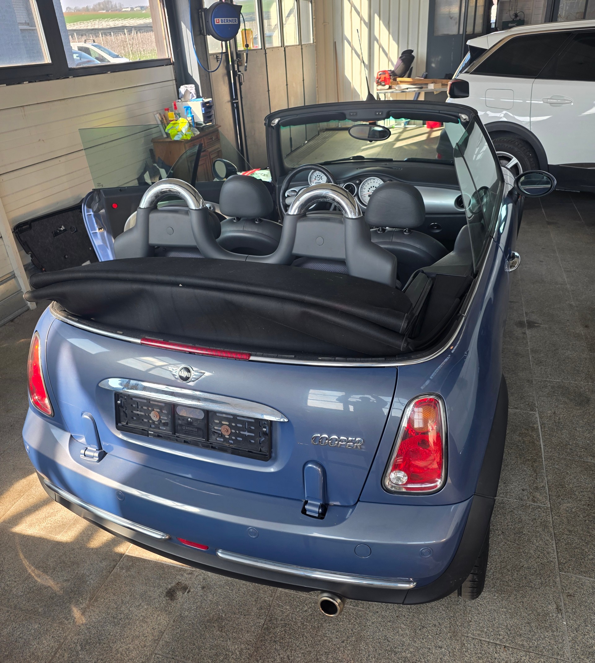 MINI Cooper Cabriolet-image-15