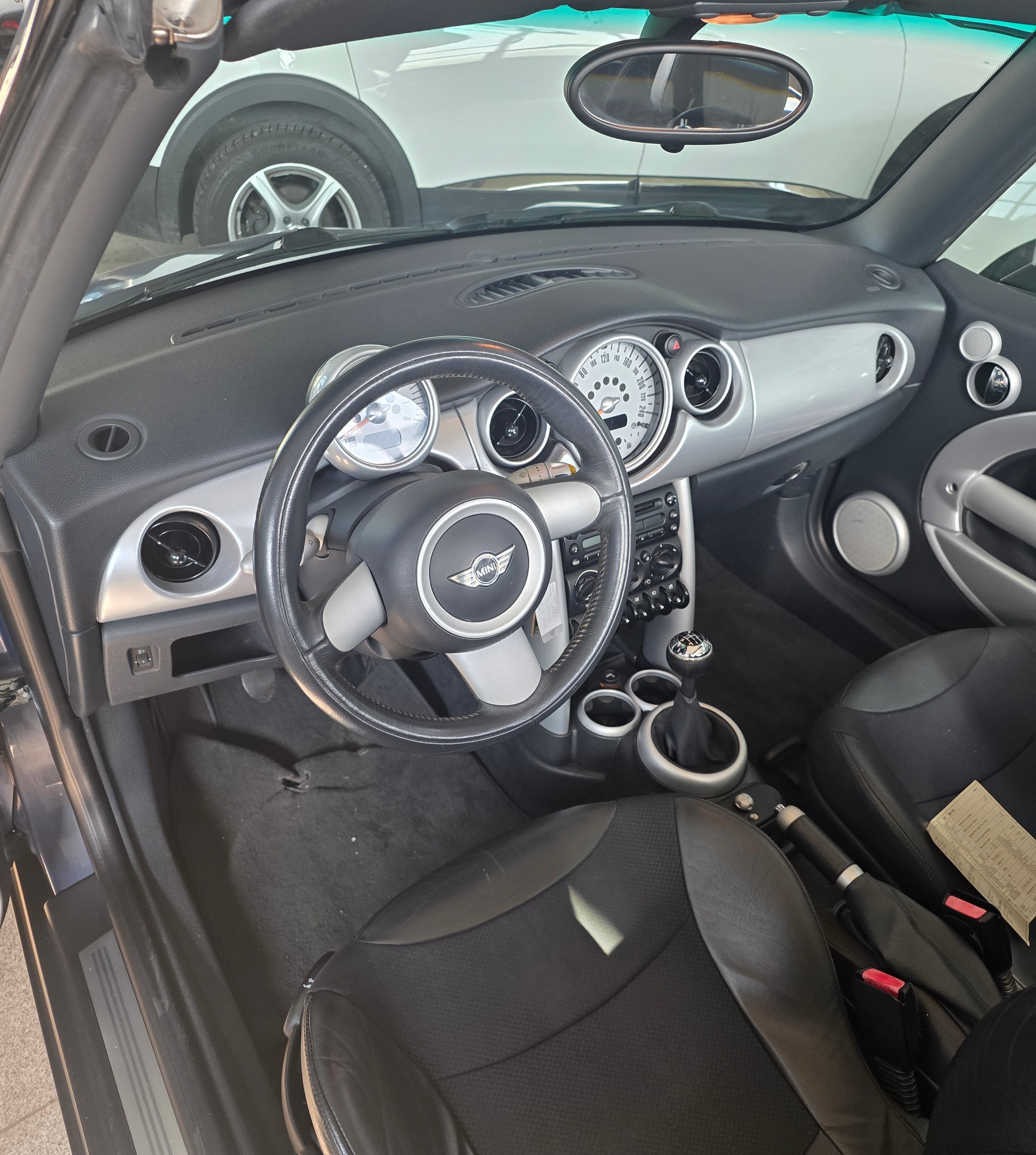 MINI Cooper Cabriolet-image-5