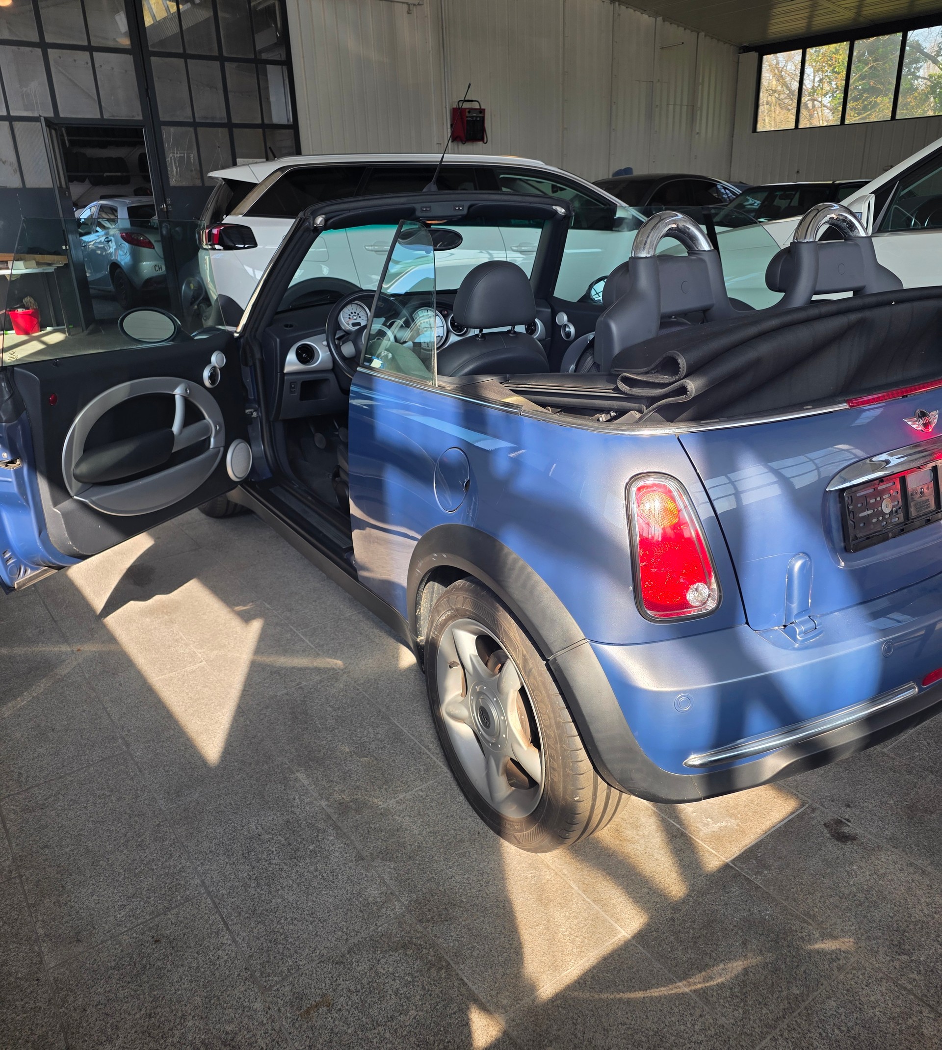 MINI Cooper Cabriolet-image-13