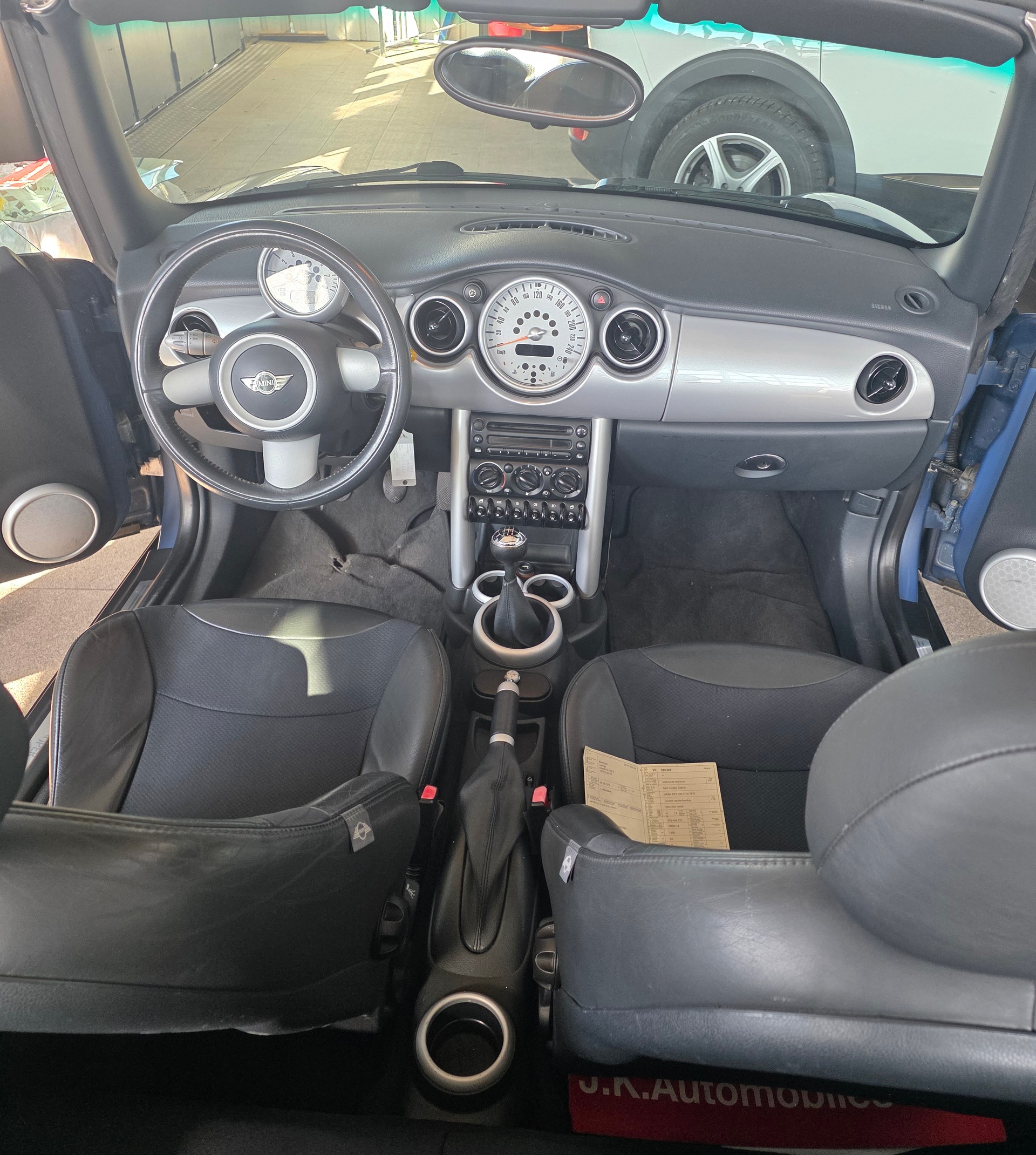 MINI Cooper Cabriolet-image-12