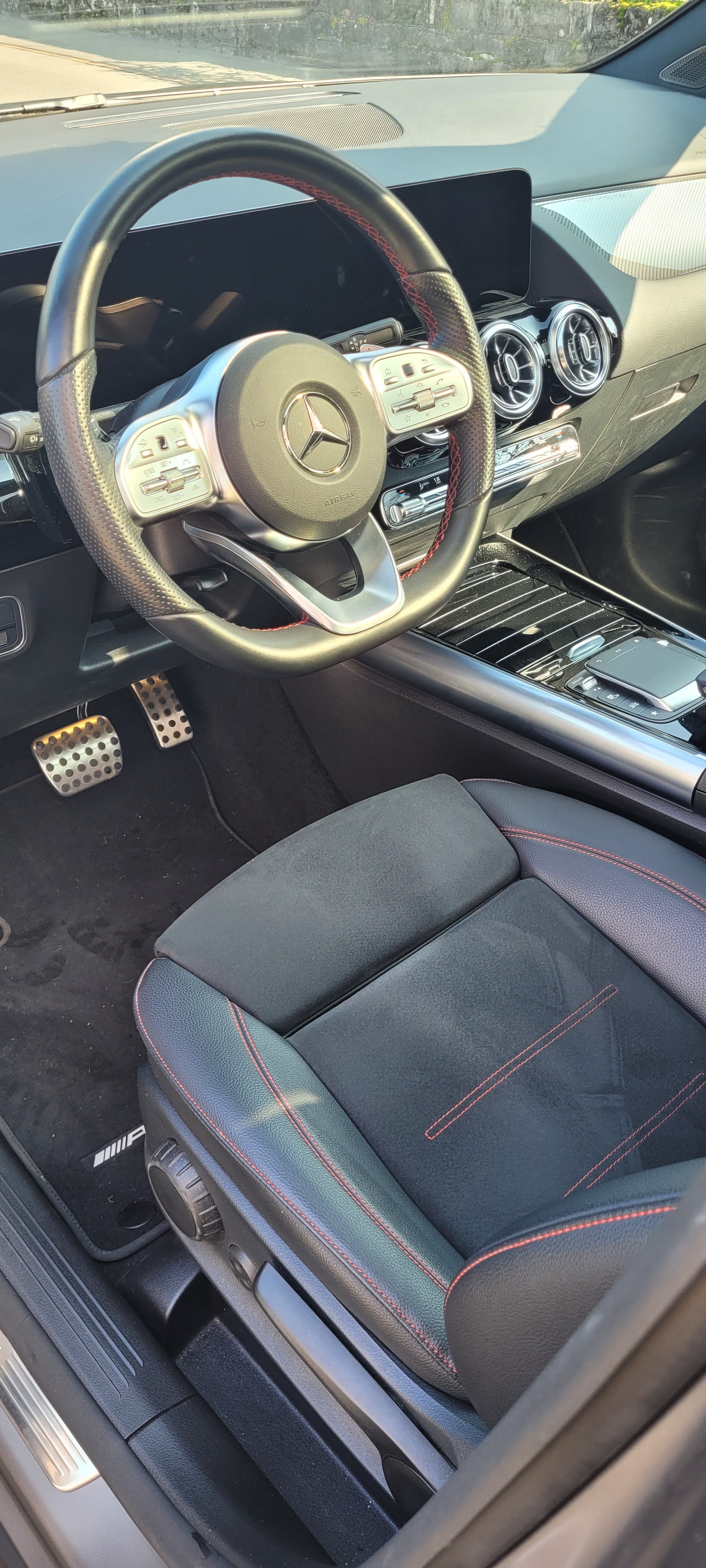 MERCEDES-BENZ GLA 250 4Matic AMG Line 8G-DCT-image-4
