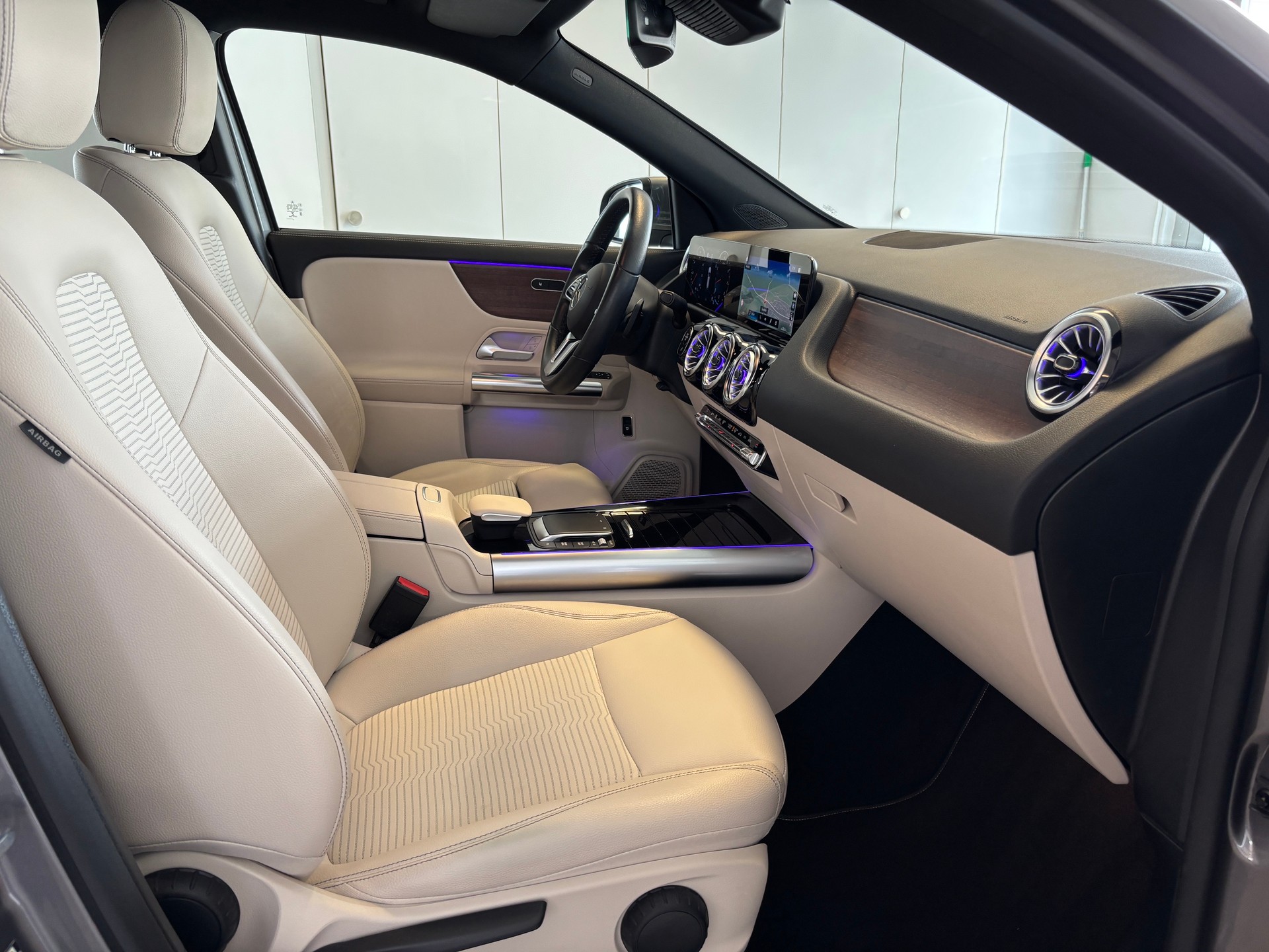 MERCEDES-BENZ GLA 250 4Matic Progressive 8G-DCT-image-10