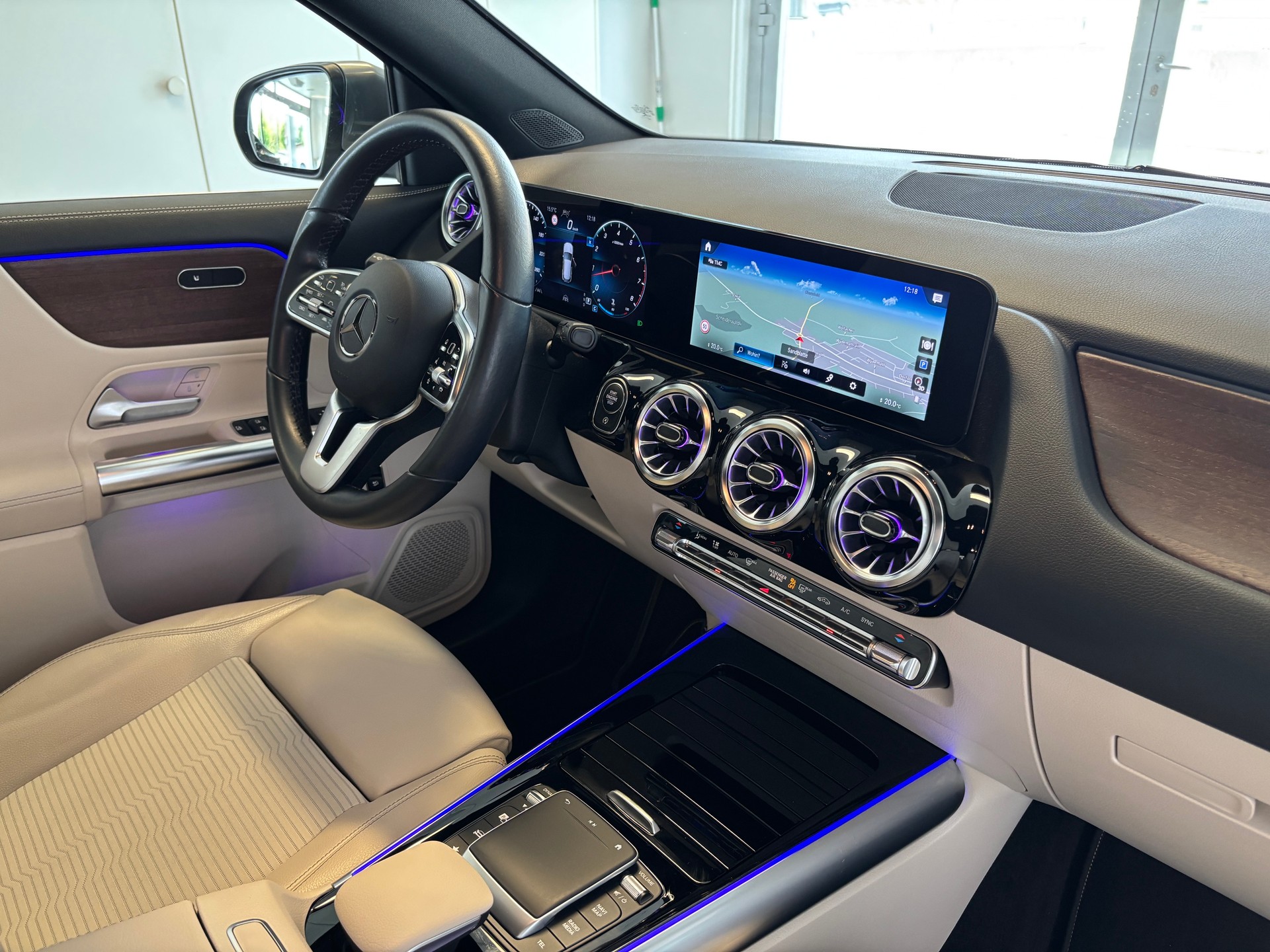 MERCEDES-BENZ GLA 250 4Matic Progressive 8G-DCT-image-9