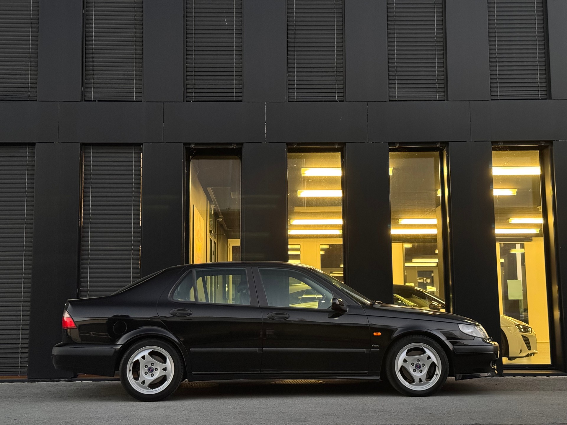 SAAB 9-5 2.3 T Aero-image-9