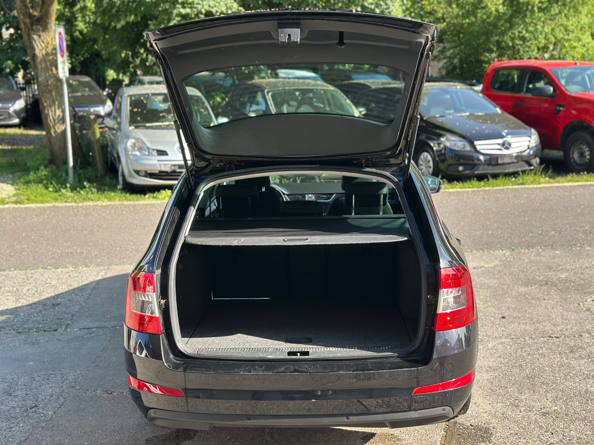SKODA Octavia Combi 1.6 TDI Ambition 4x4-image-9