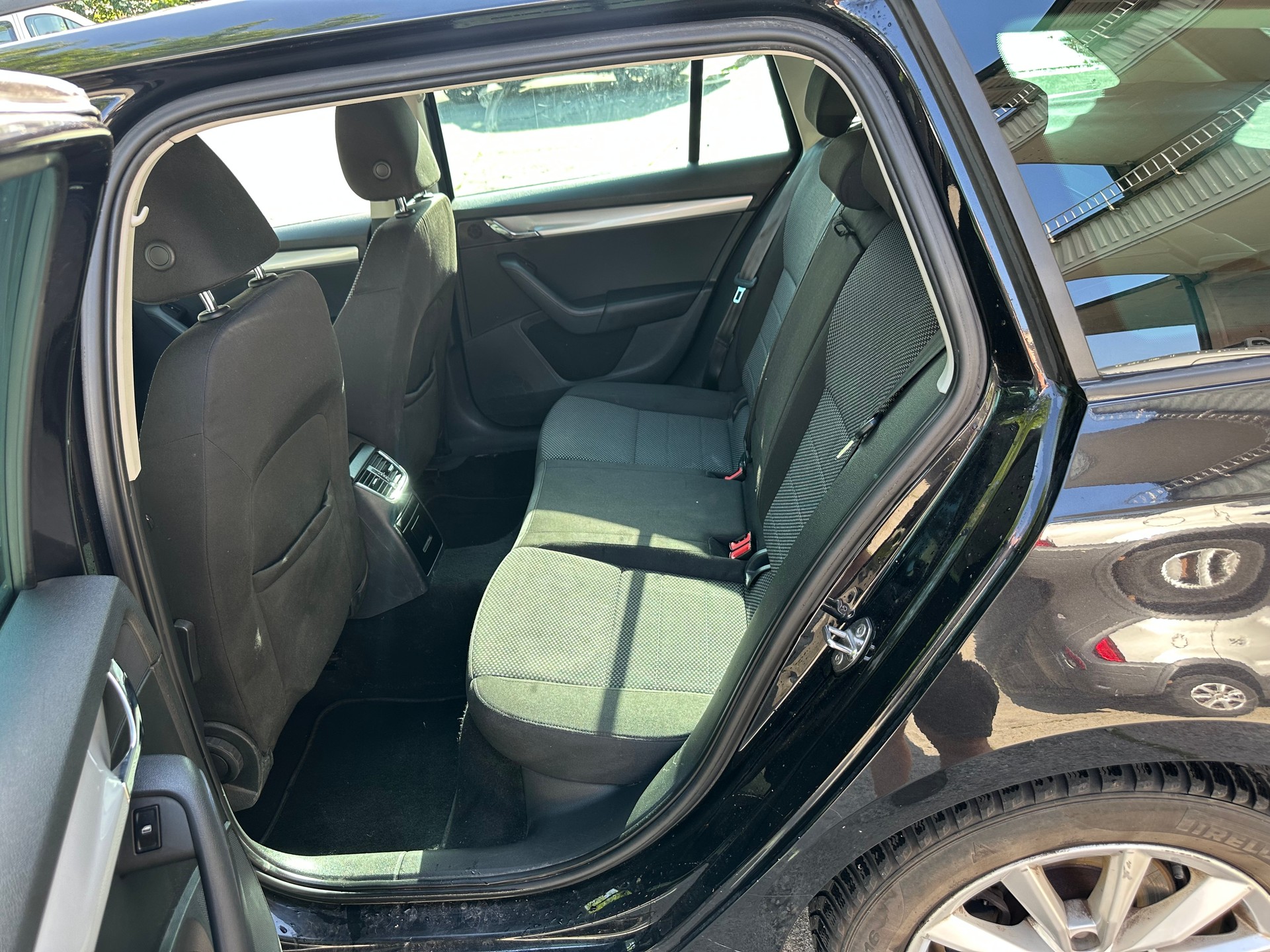 SKODA Octavia Combi 1.6 TDI Ambition 4x4-image-11