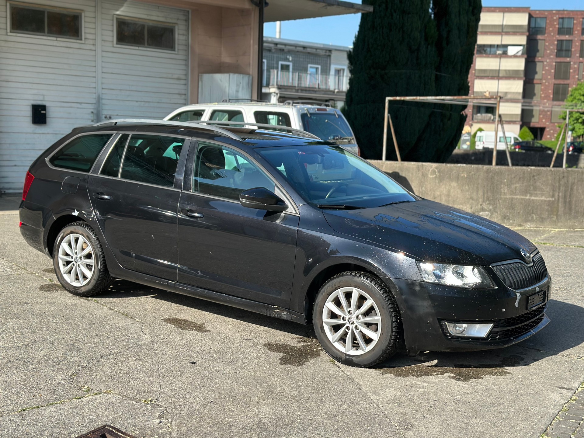 SKODA Octavia Combi 1.6 TDI Ambition 4x4-image-1