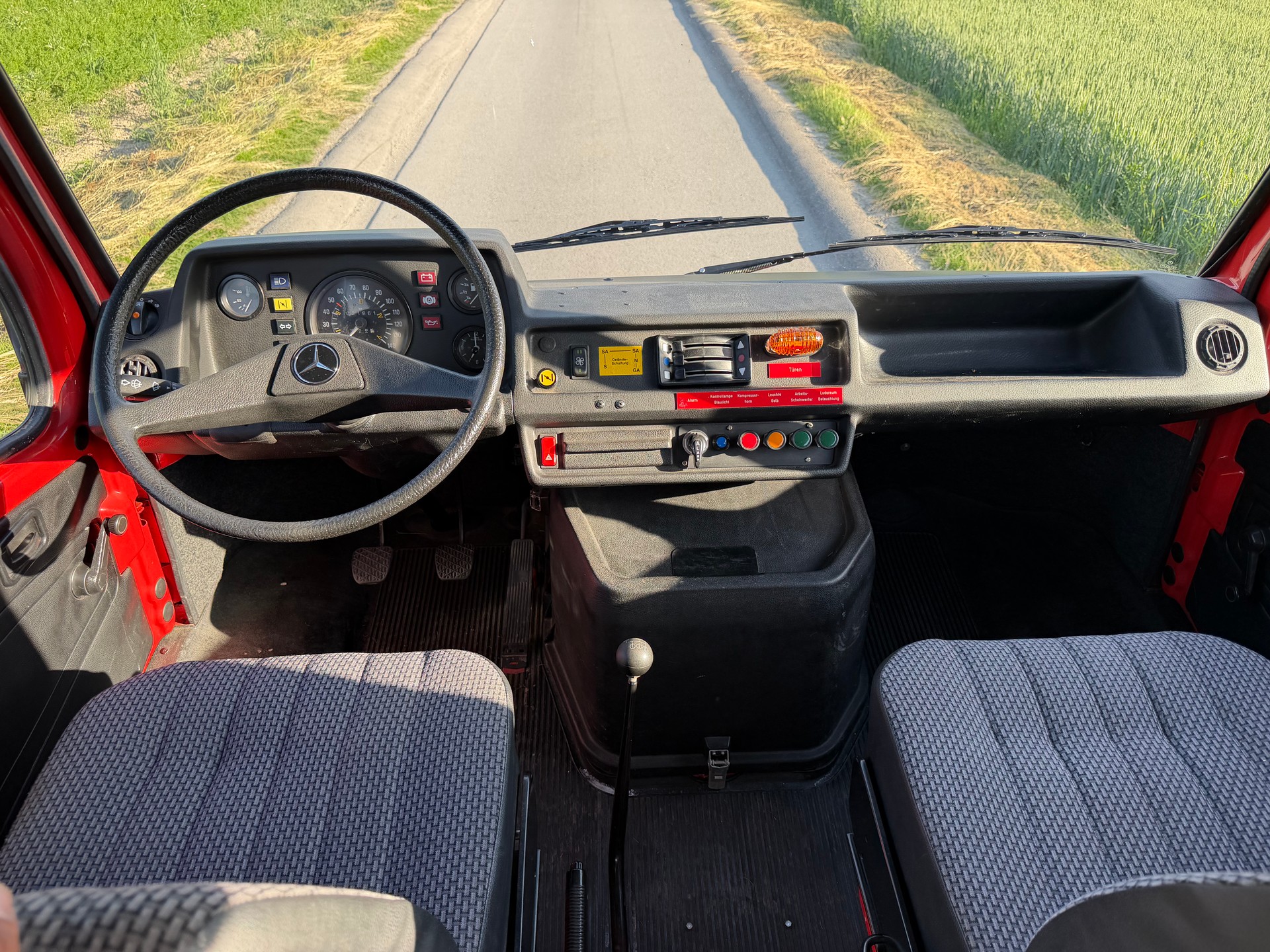 MERCEDES-BENZ 310-image-6