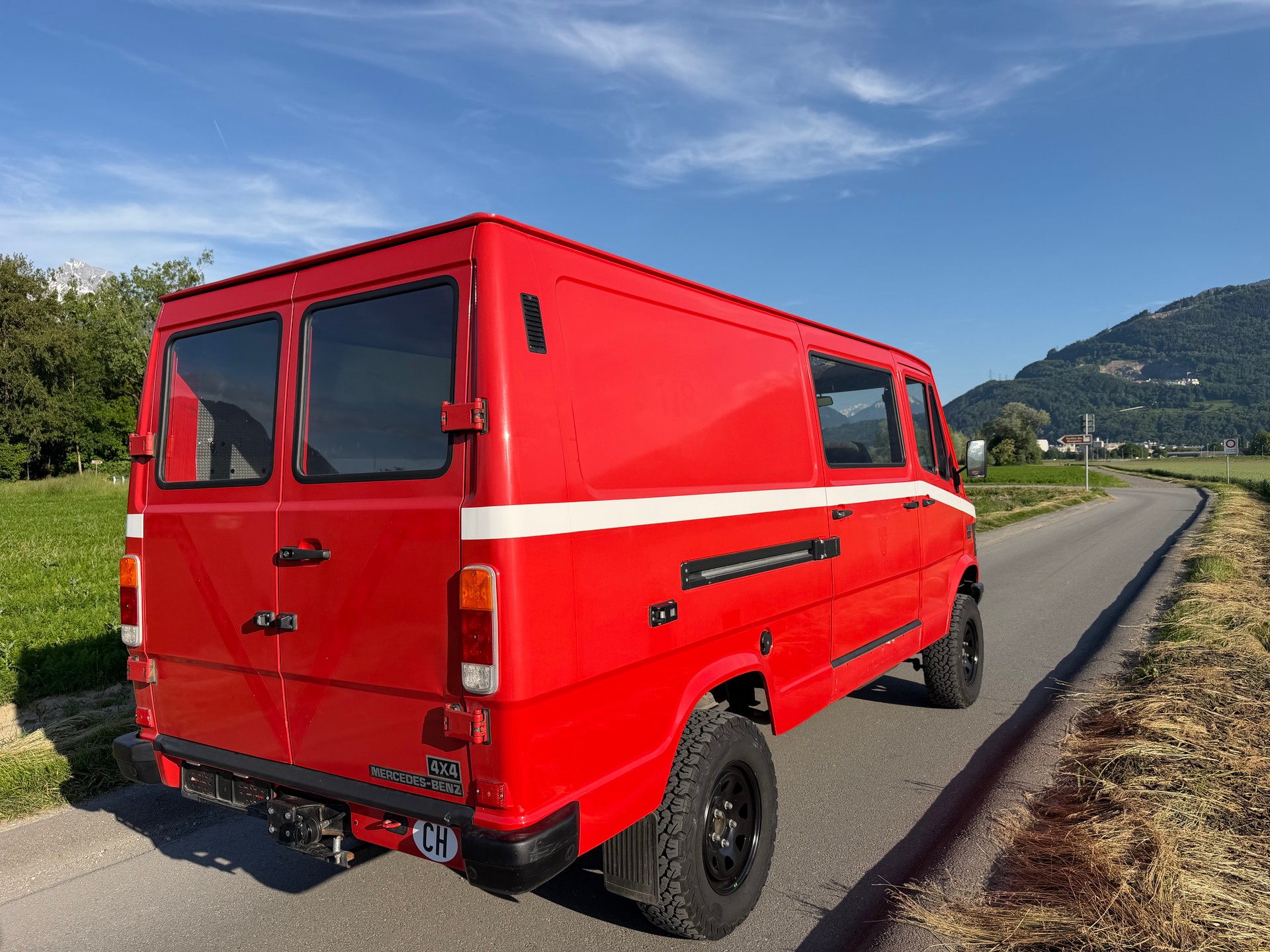MERCEDES-BENZ 310-image-4
