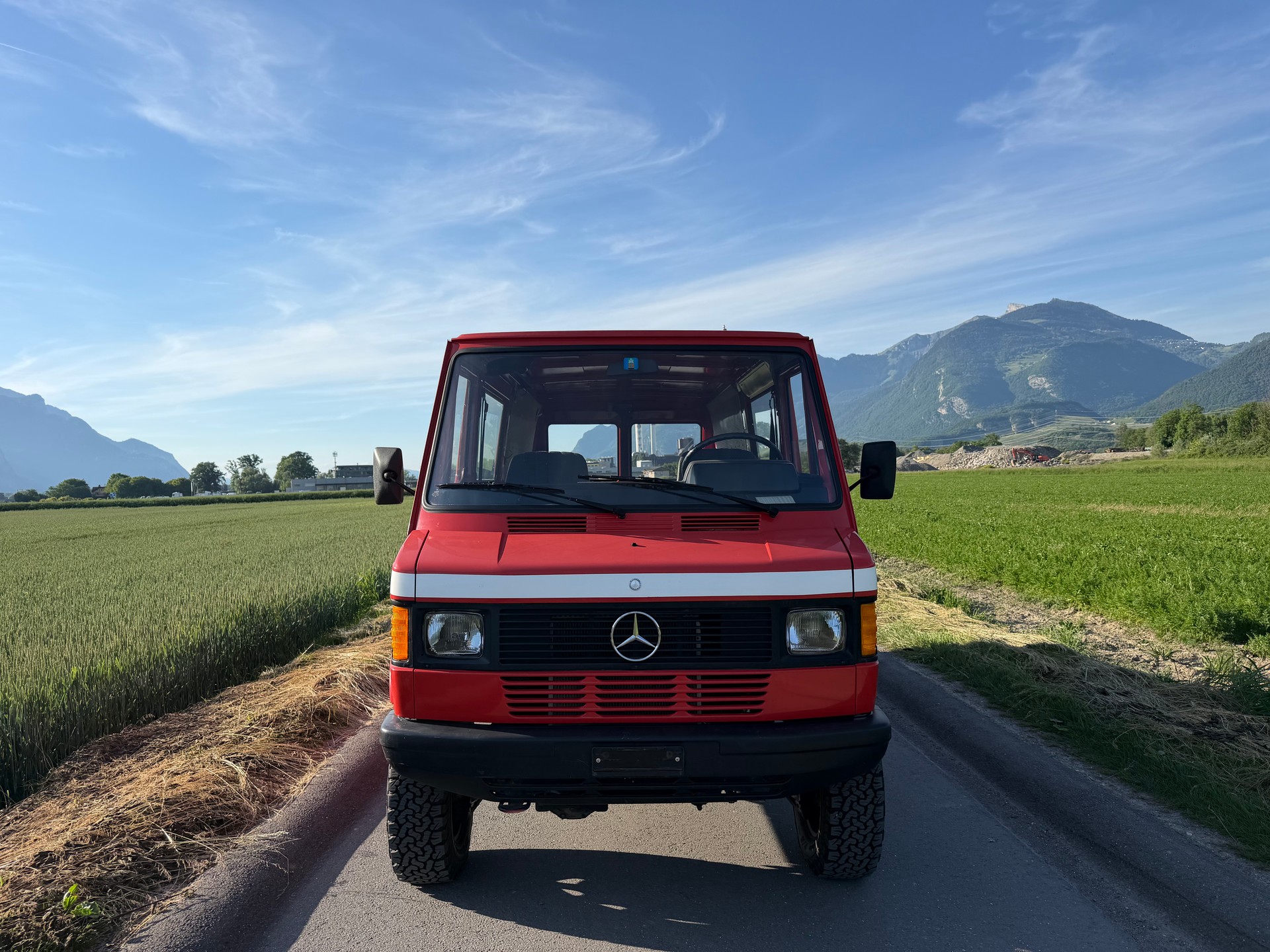 MERCEDES-BENZ 310-image-1