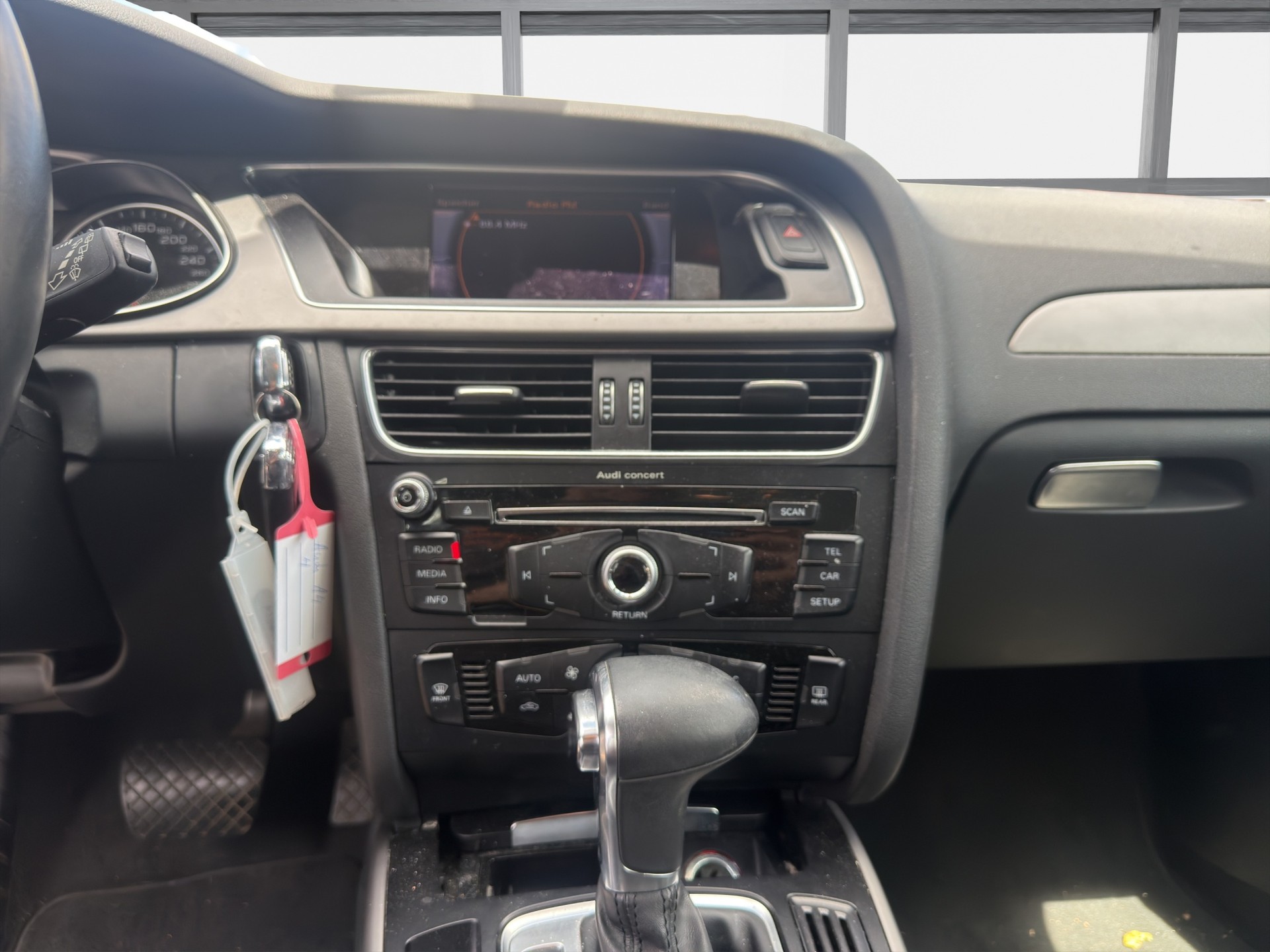 AUDI A4 Avant 2.0 TDI multitronic-image-10