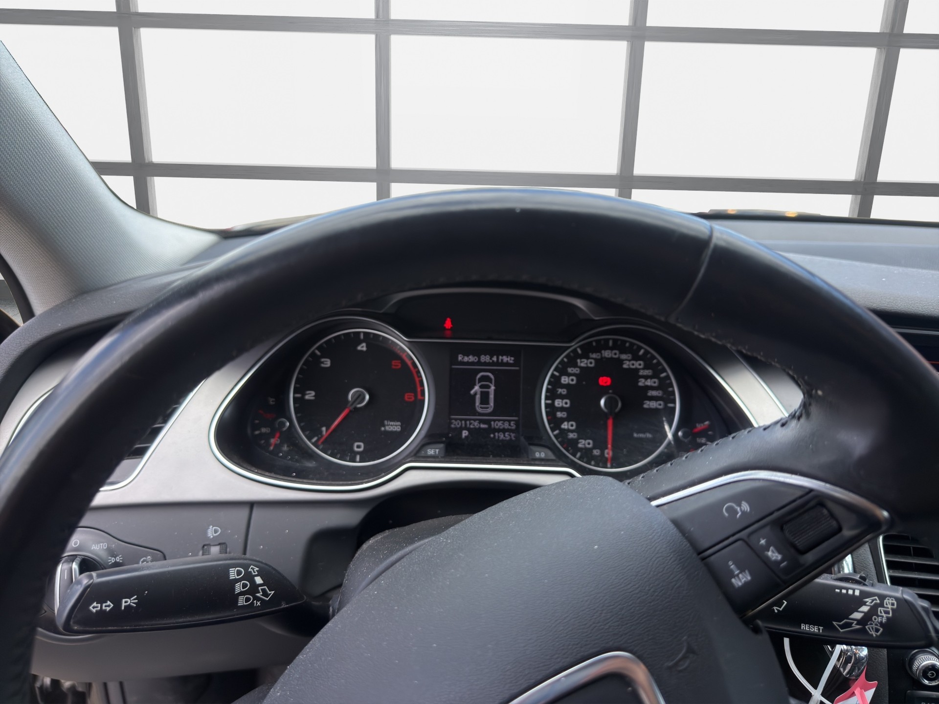 AUDI A4 Avant 2.0 TDI multitronic-image-11