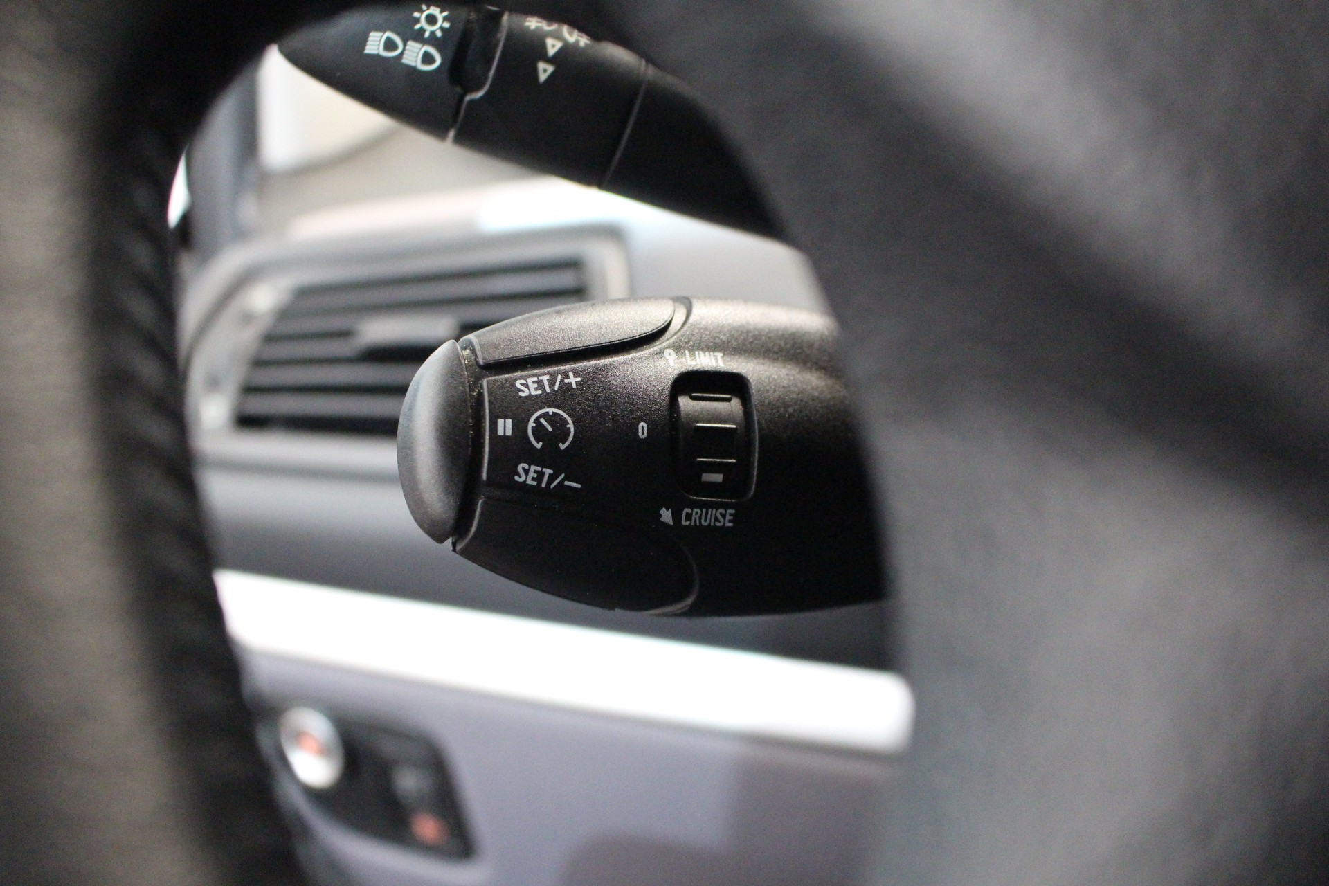 PEUGEOT 807 2.0 16V Family Plus-image-16