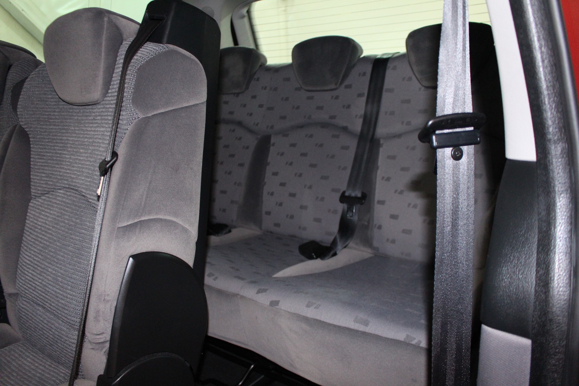 PEUGEOT 807 2.0 16V Family Plus-image-8