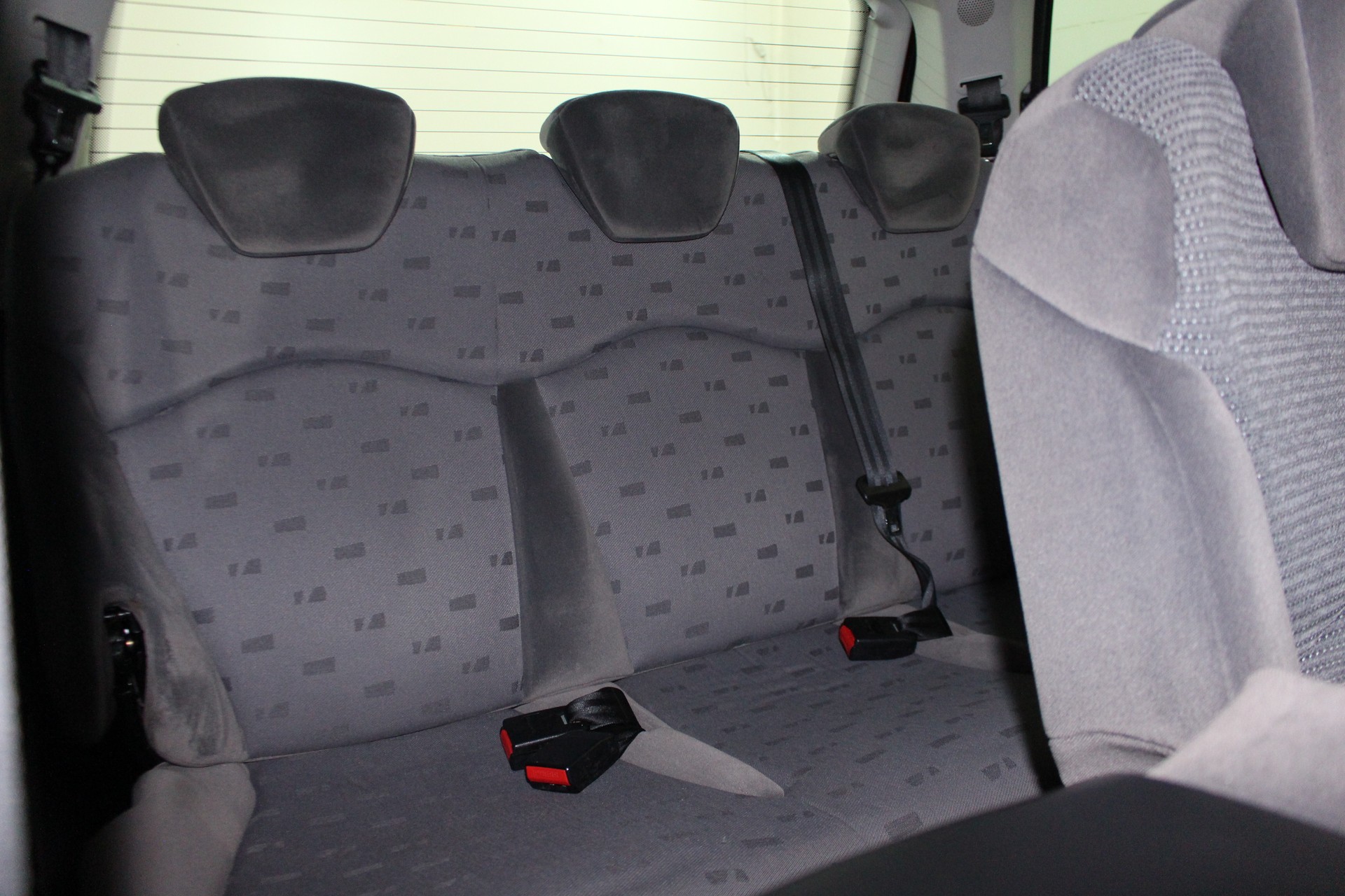 PEUGEOT 807 2.0 16V Family Plus-image-11