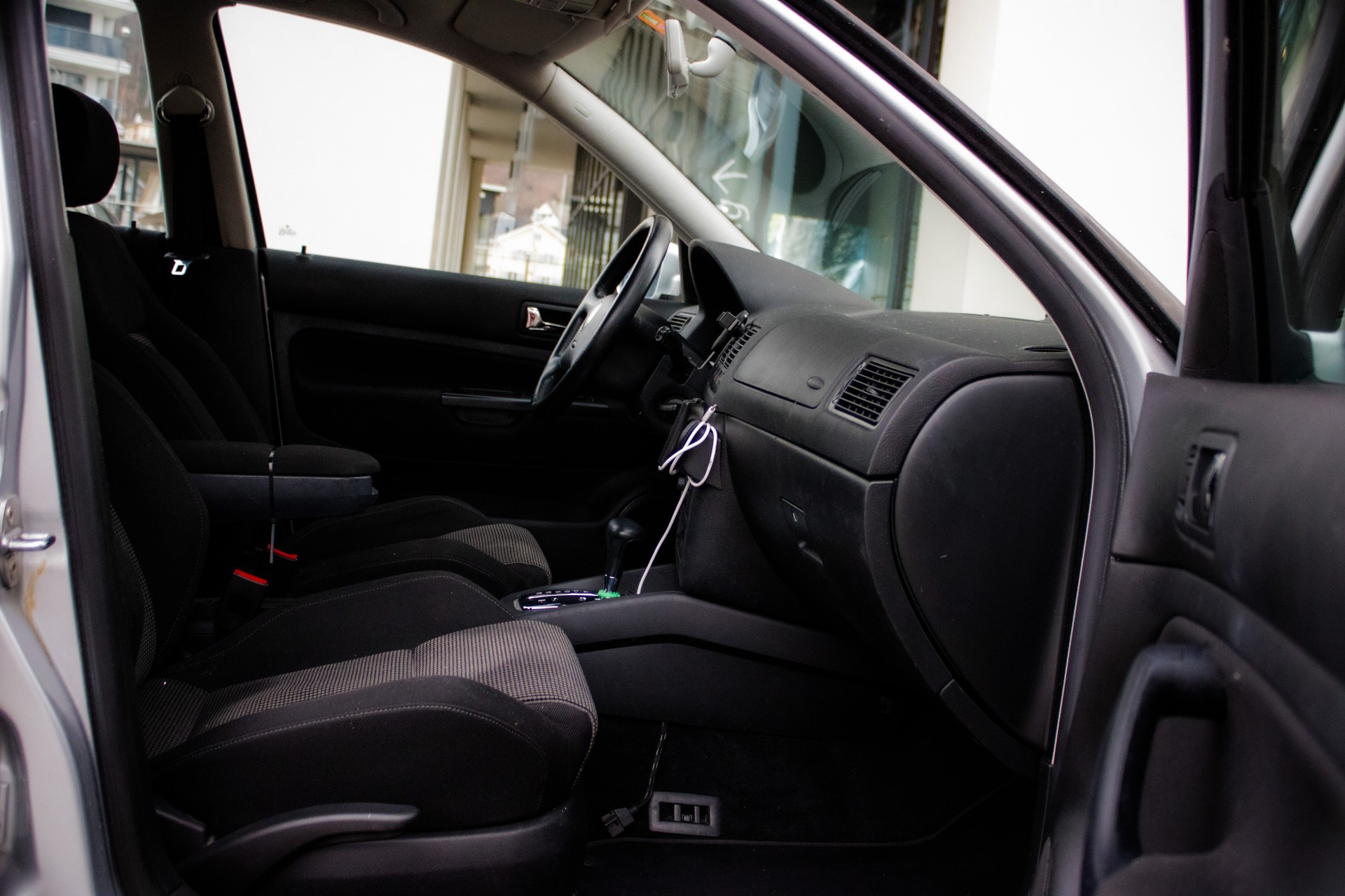 VW Golf 1.9 TDI PD Highline AUTOMAT-image-13