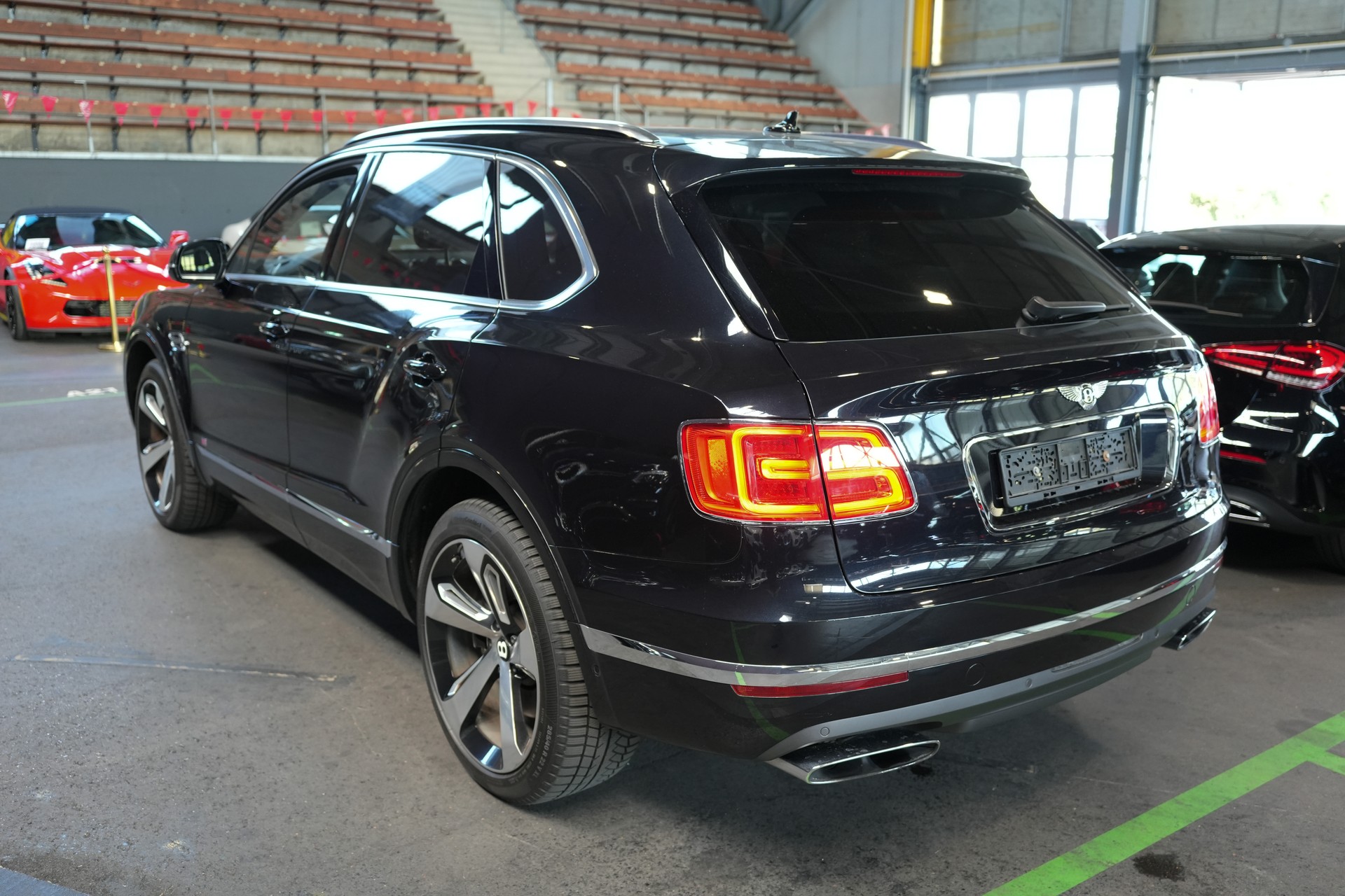 BENTLEY Bentayga W12 First Edition-showroom-element-1