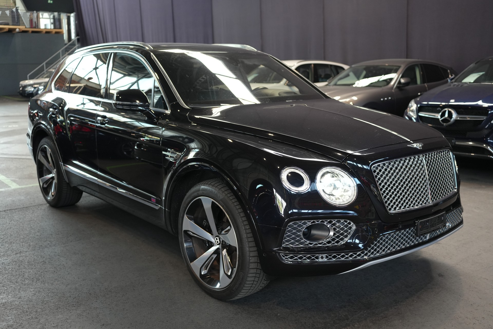 BENTLEY Bentayga W12 First Edition-showroom-element-3