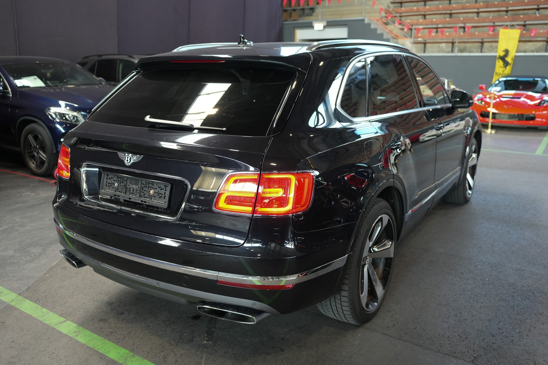 BENTLEY Bentayga W12 First Edition-showroom-element-2