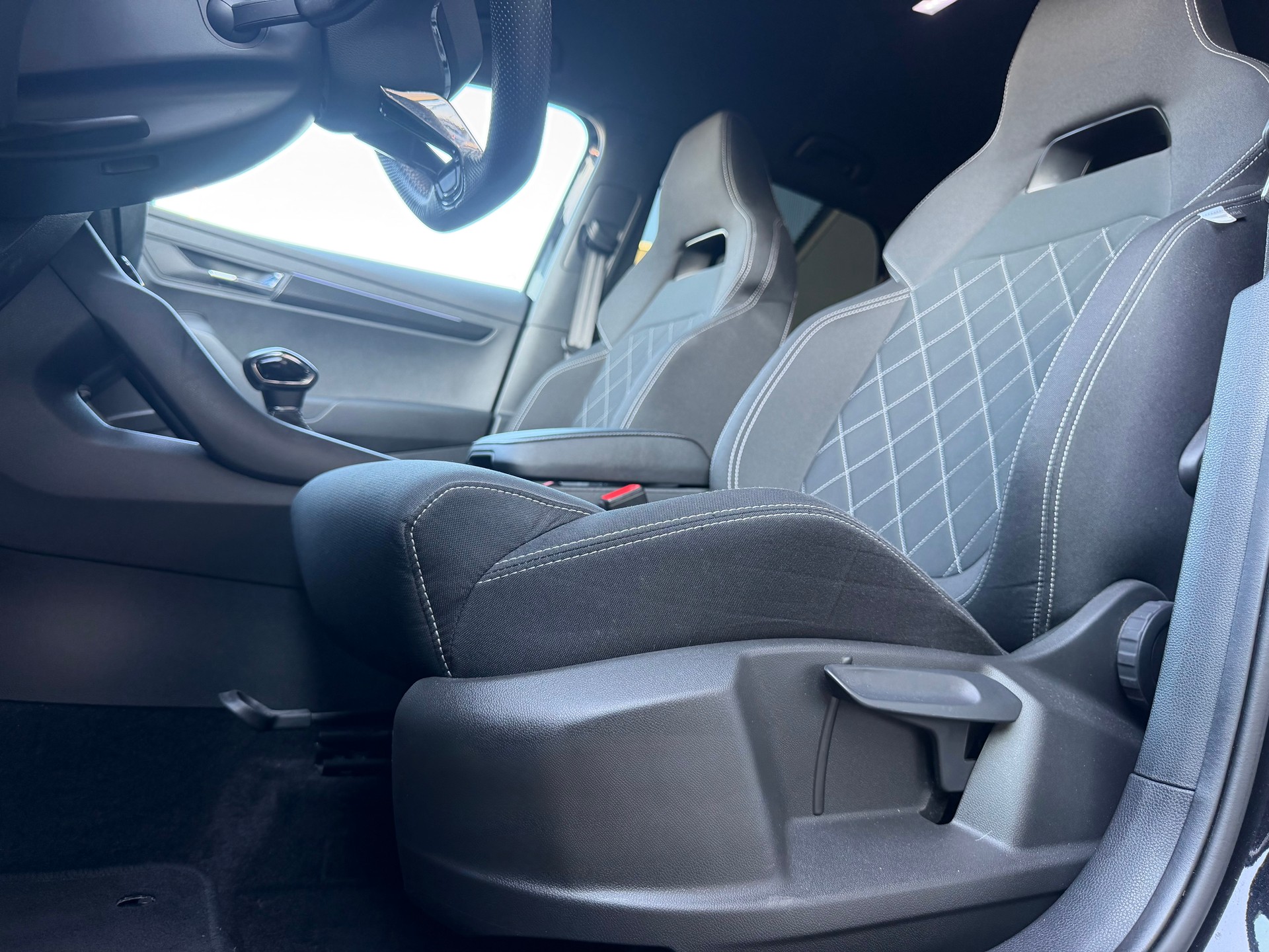 SKODA Karoq 1.5 TSI SportLine DSG-image-7