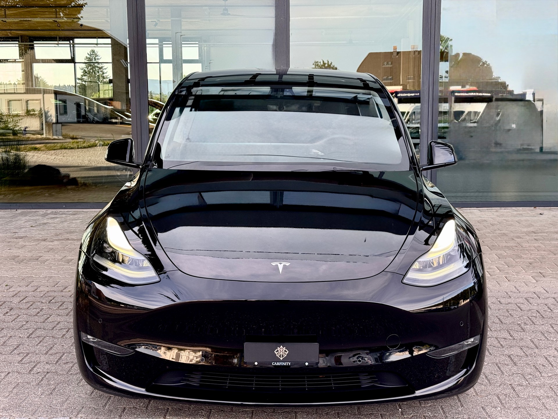 TESLA Model Y Performance / Enhanced Autopilot / AMD Ryzen-showroom-element-1
