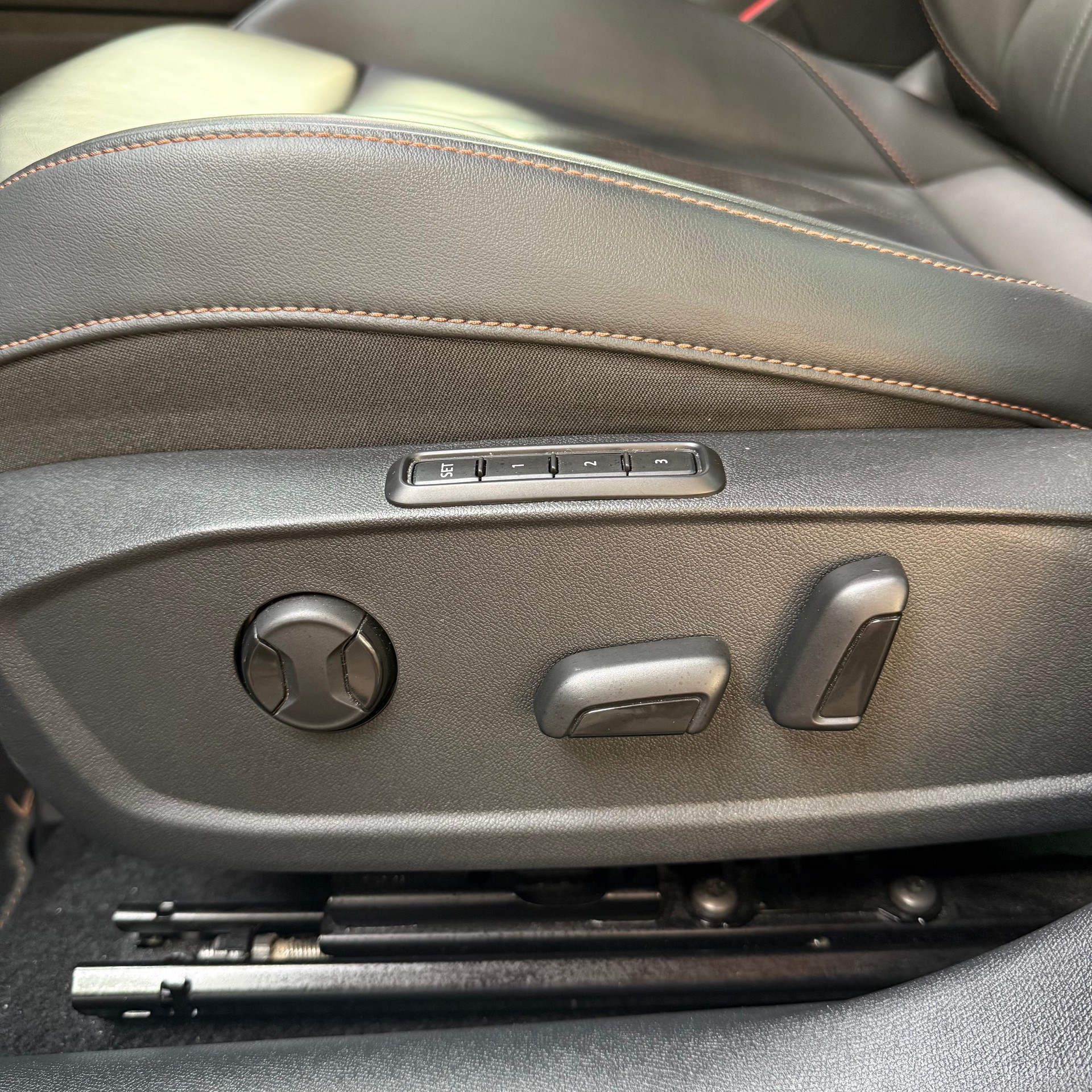 CUPRA Formentor 2.0TSI VZ 4Drive DSG Swiss *WERKSGARANTIE*-image-13