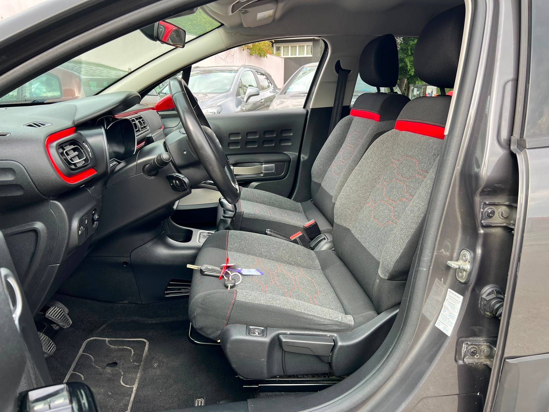 CITROEN C3 1.2i PureTech Shine-image-10