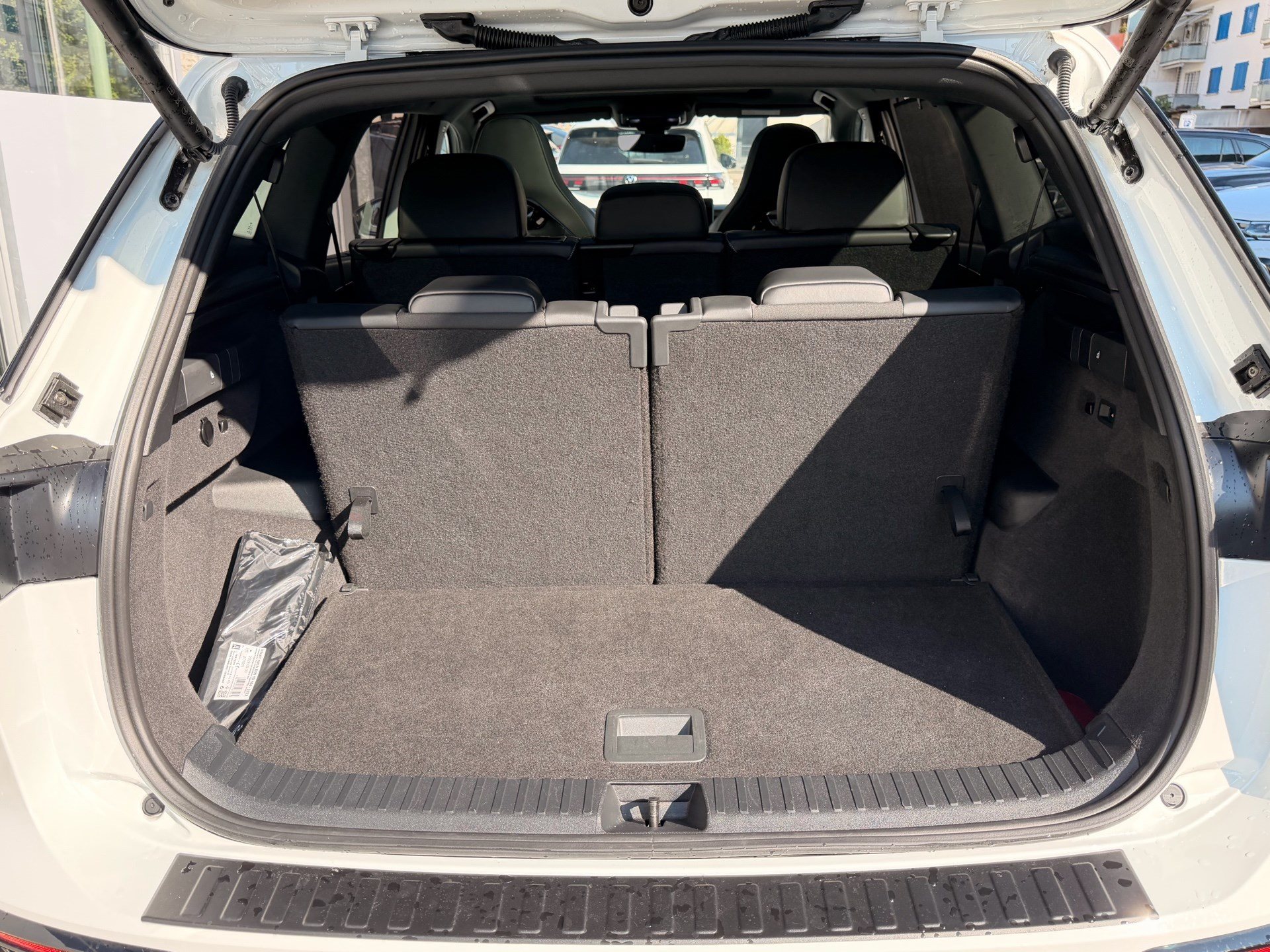VW Tayron 2.0 TDI 193 PS 4Motion R-LINE *** BLACK STYLE PAKET & 360 GRAD KAMERA-image-27
