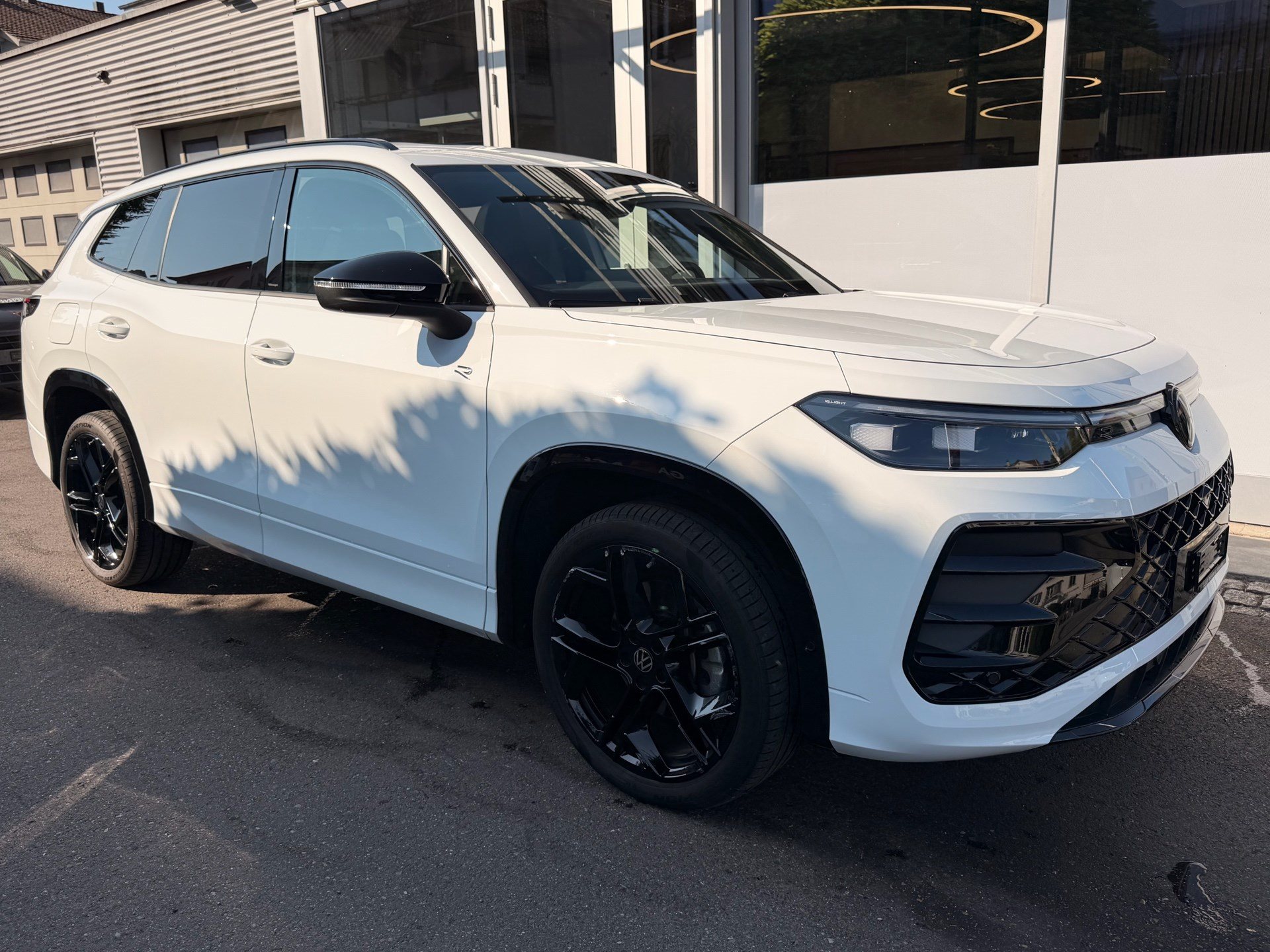 VW Tayron 2.0 TDI 193 PS 4Motion R-LINE *** BLACK STYLE PAKET & 360 GRAD KAMERA-showroom-element-2
