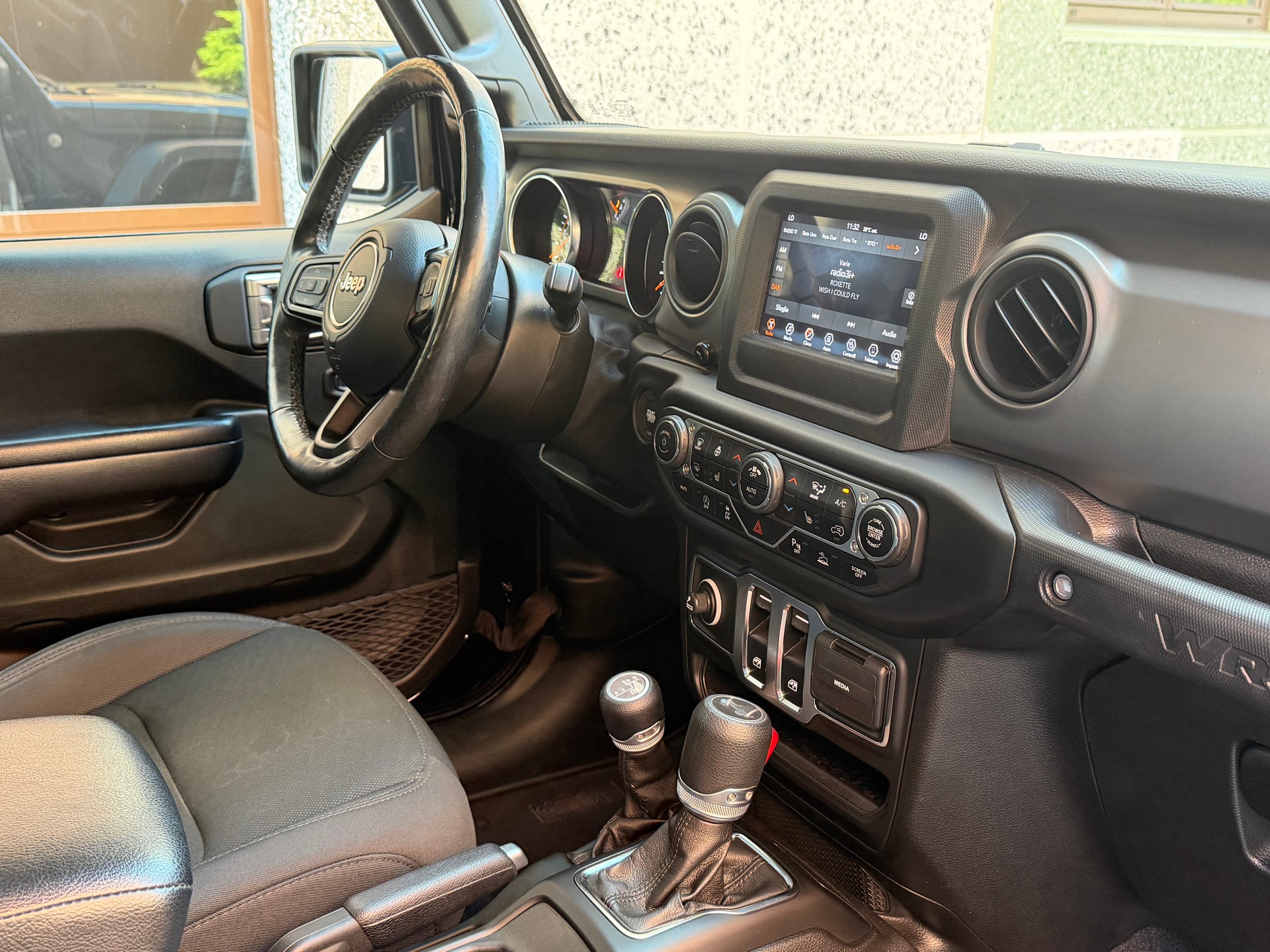 JEEP Wrangler 2.0 Sport Automatic-image-9