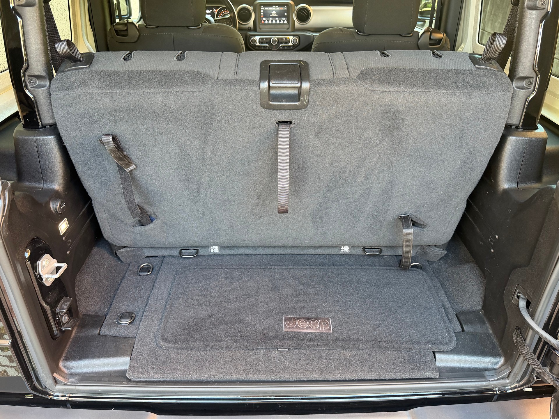 JEEP Wrangler 2.0 Sport Automatic-image-13