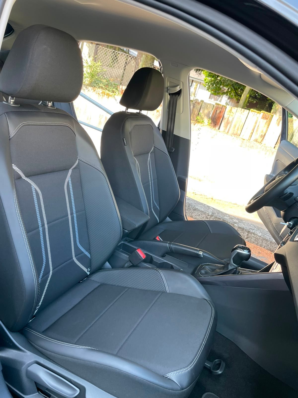 VW Taigo 1.5 TSI starker 149PS Style DSG mit AHK All Black-image-12