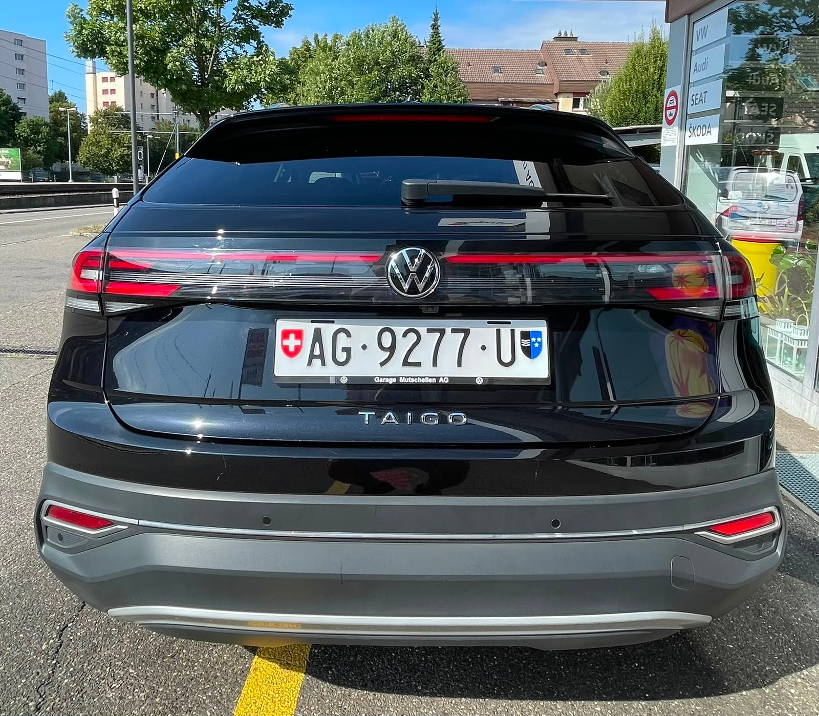 VW Taigo 1.5 TSI starker 149PS Style DSG mit AHK All Black-image-2