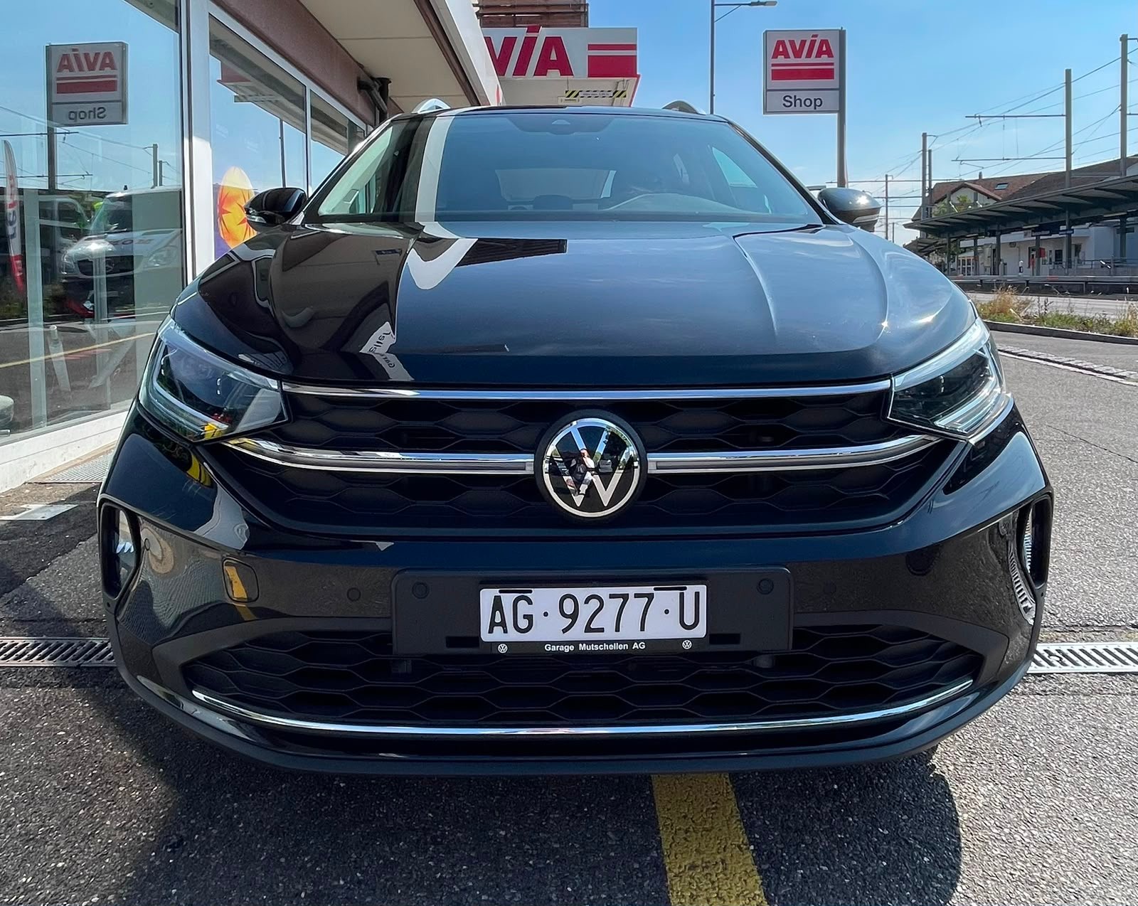 VW Taigo 1.5 TSI starker 149PS Style DSG mit AHK All Black-image-1