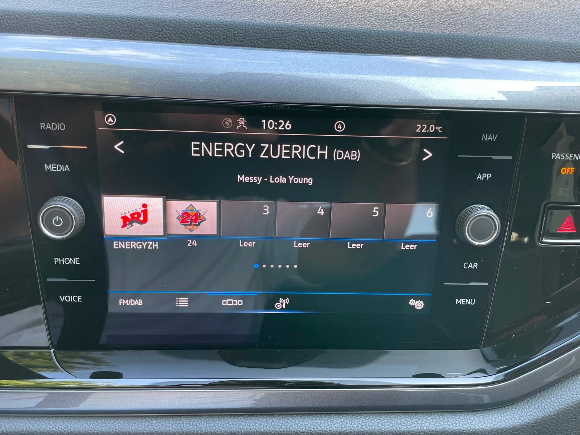 VW Taigo 1.5 TSI starker 149PS Style DSG mit AHK All Black-image-8