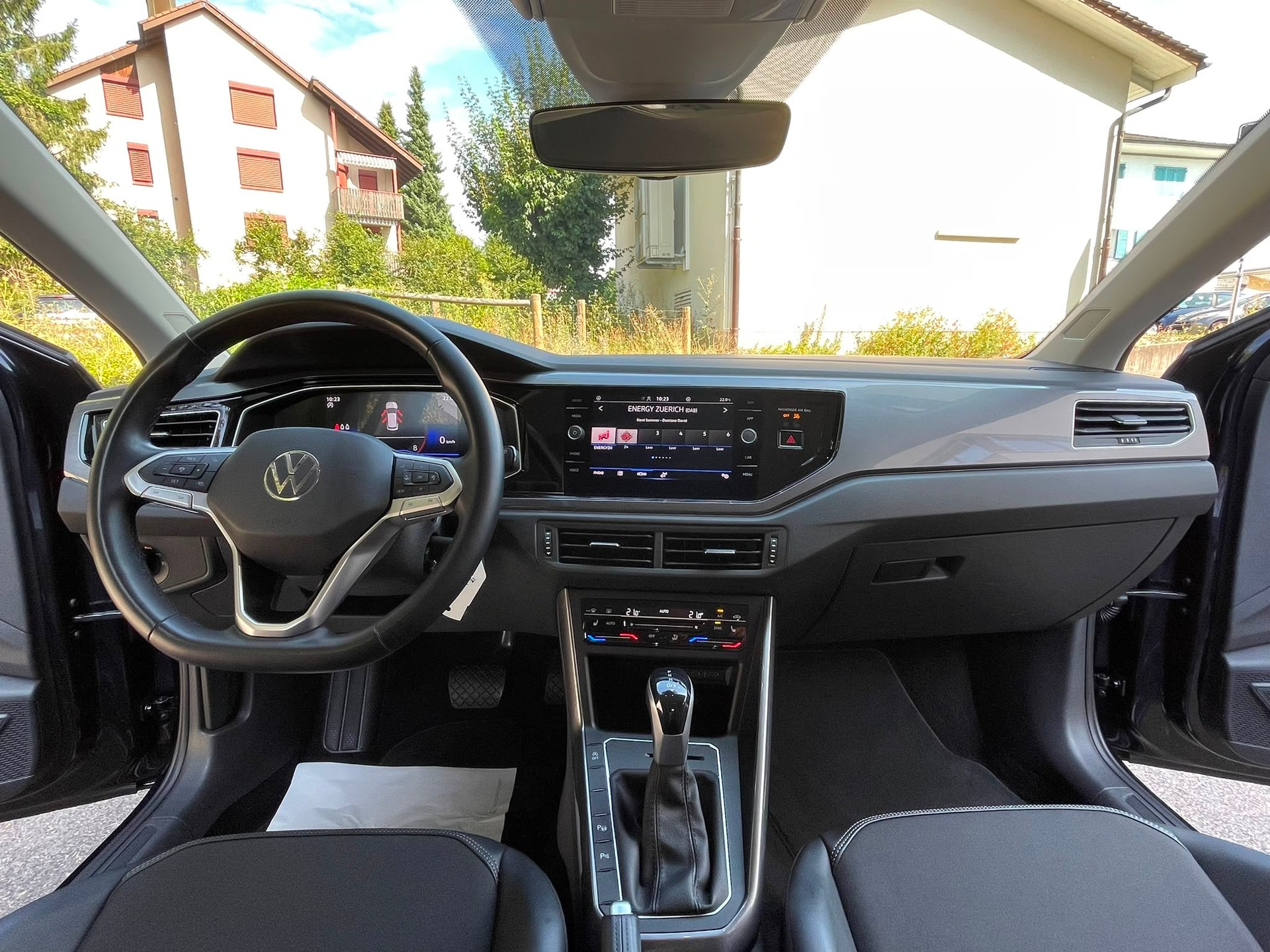 VW Taigo 1.5 TSI starker 149PS Style DSG mit AHK All Black-image-11