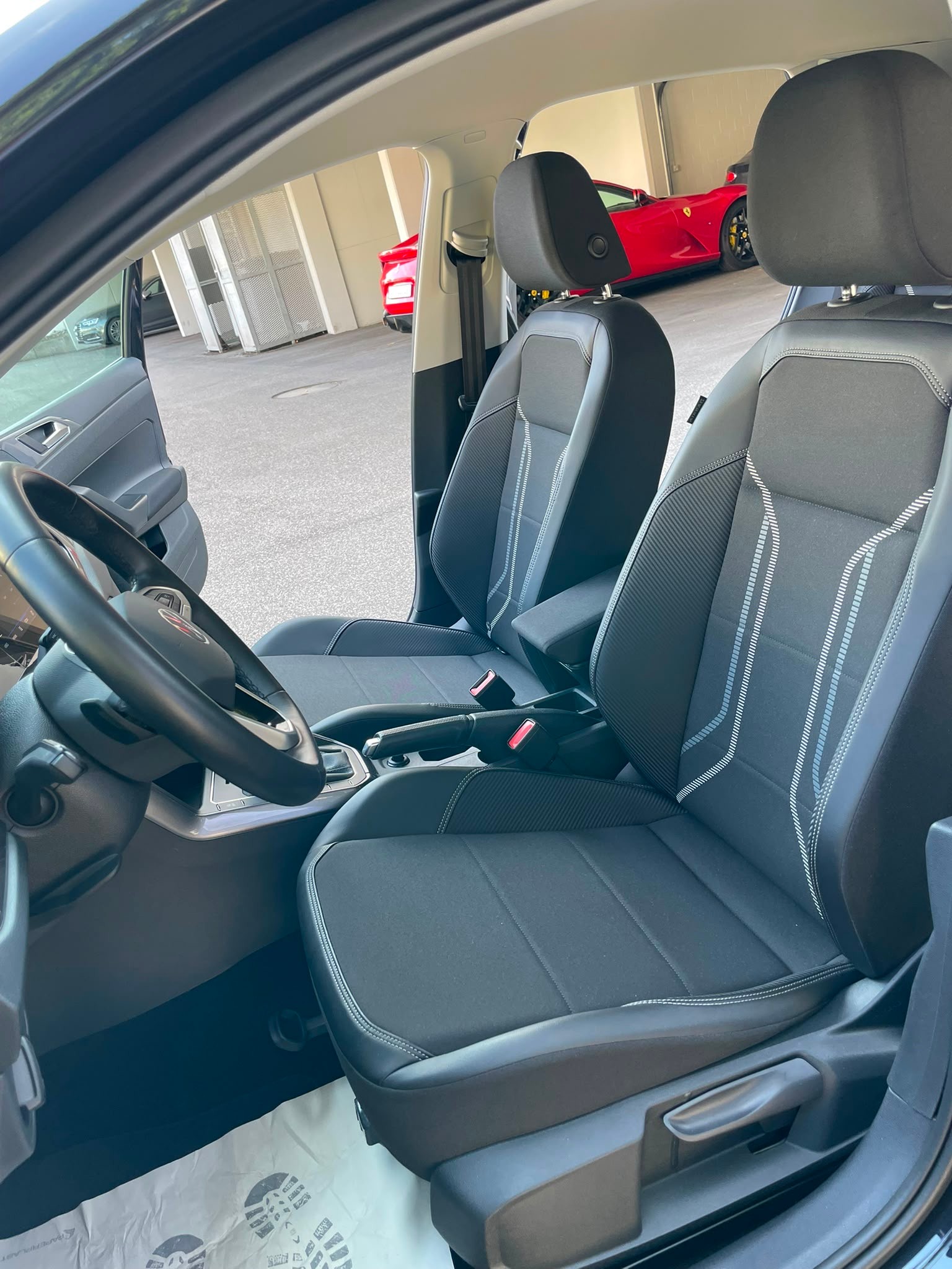 VW Taigo 1.5 TSI starker 149PS Style DSG mit AHK All Black-image-13