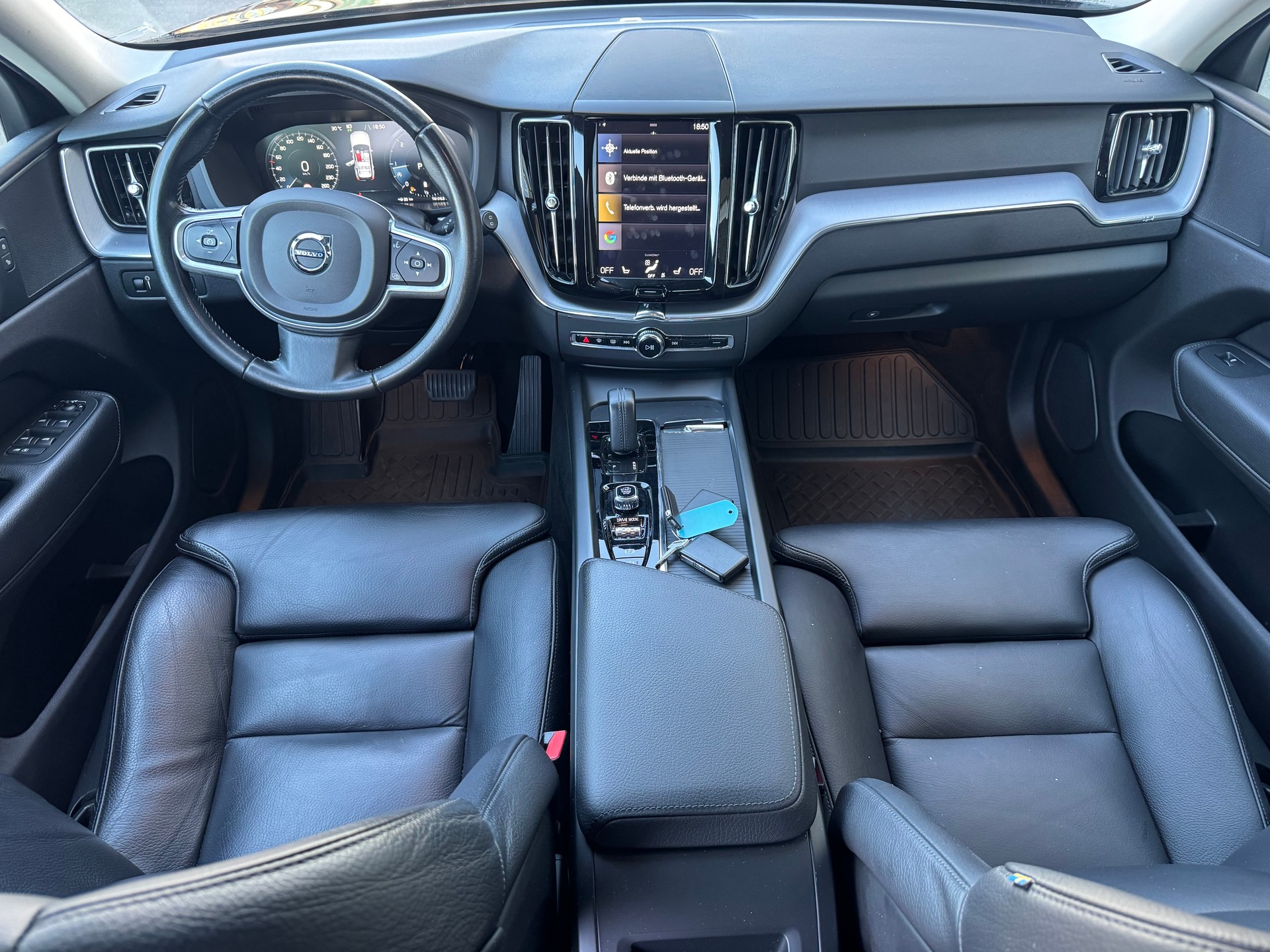 VOLVO XC60 B4 Diesel Mild Hybrid AWD R-Design Geartronic-image-6