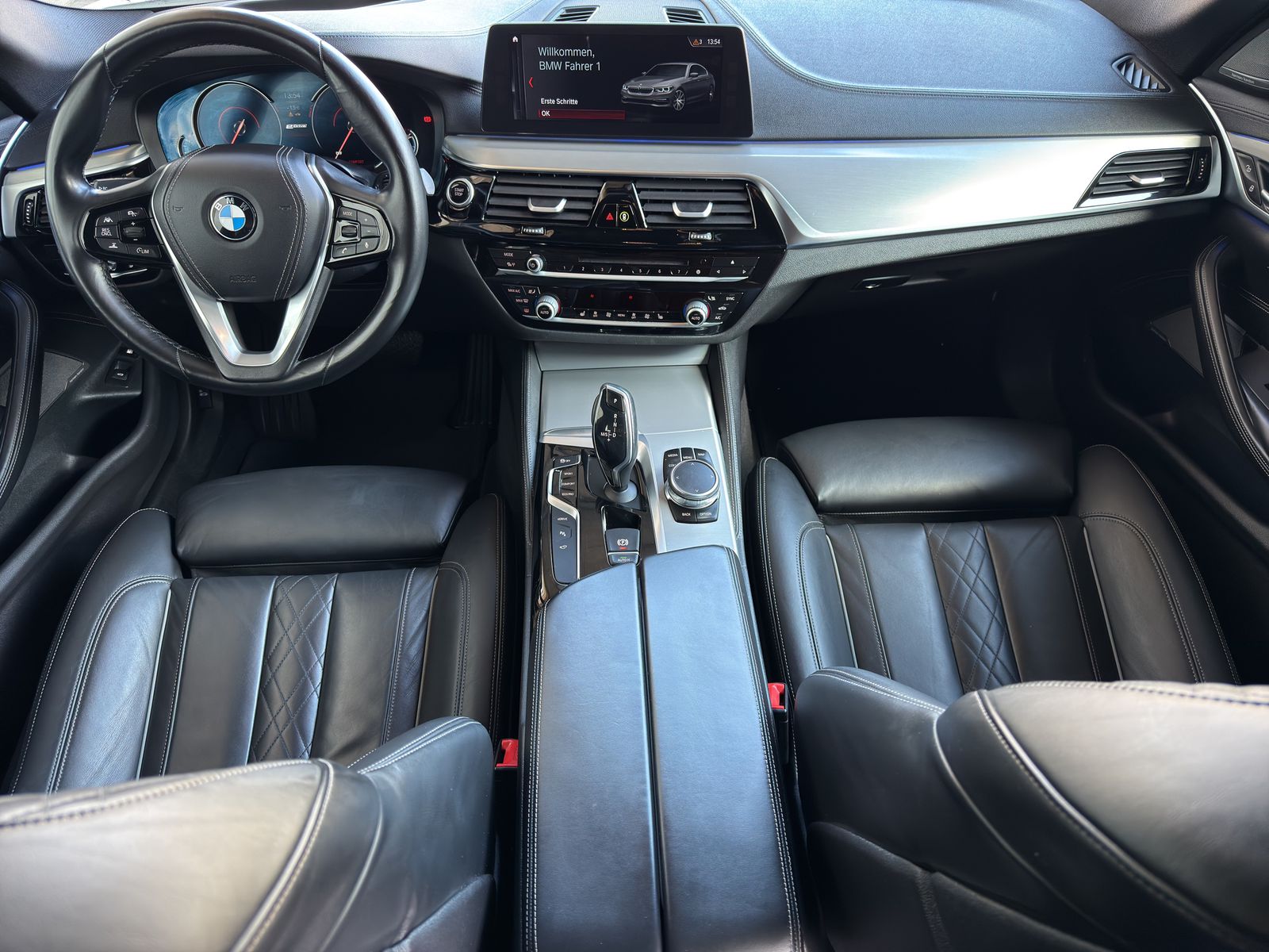 BMW 530e iPerformance Sport Line Steptronic-image-8