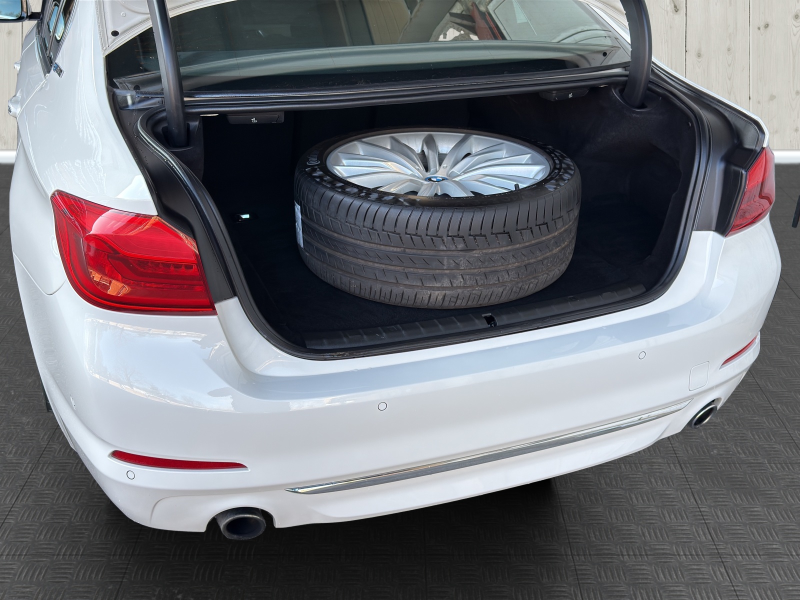 BMW 530e iPerformance Sport Line Steptronic-image-14