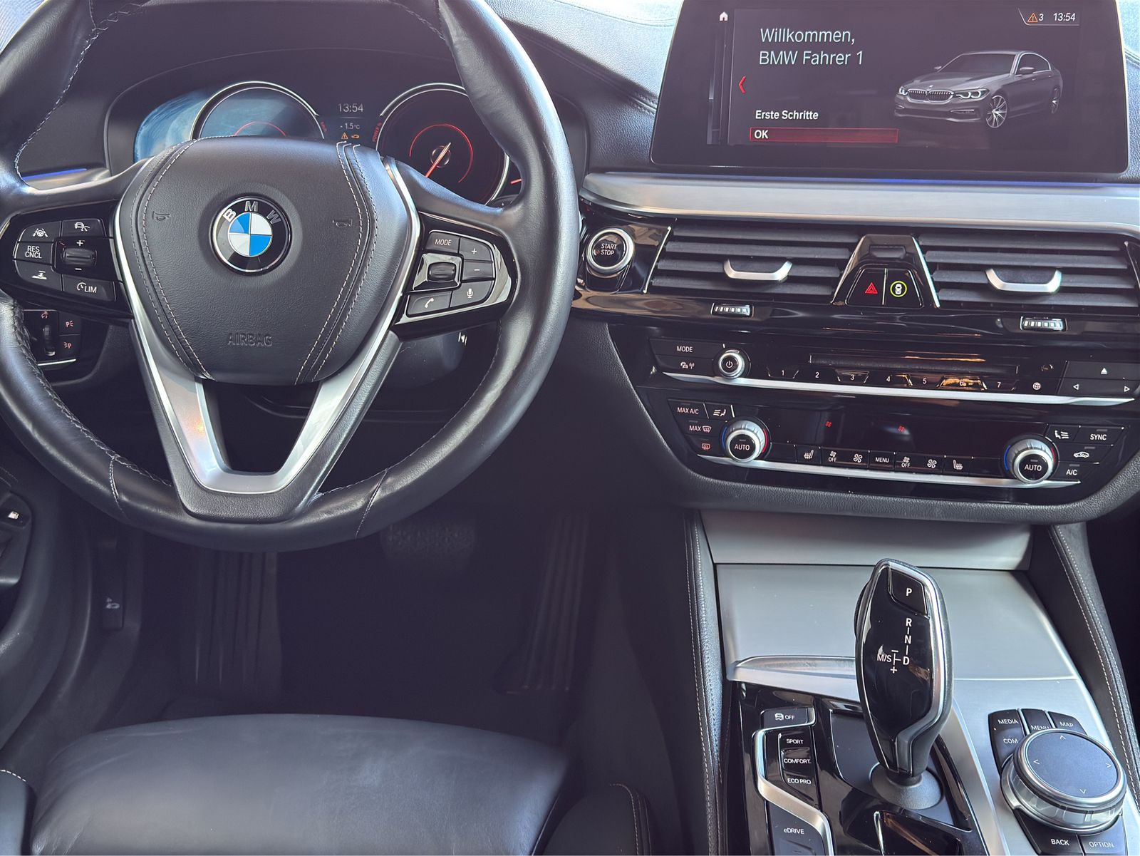 BMW 530e iPerformance Sport Line Steptronic-image-11