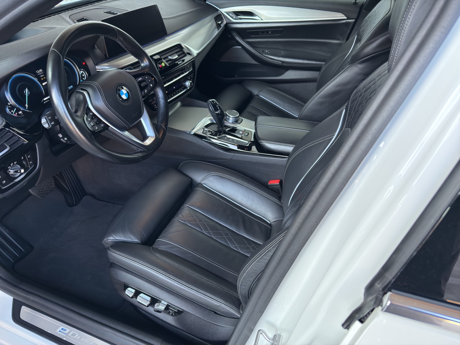 BMW 530e iPerformance Sport Line Steptronic-image-9